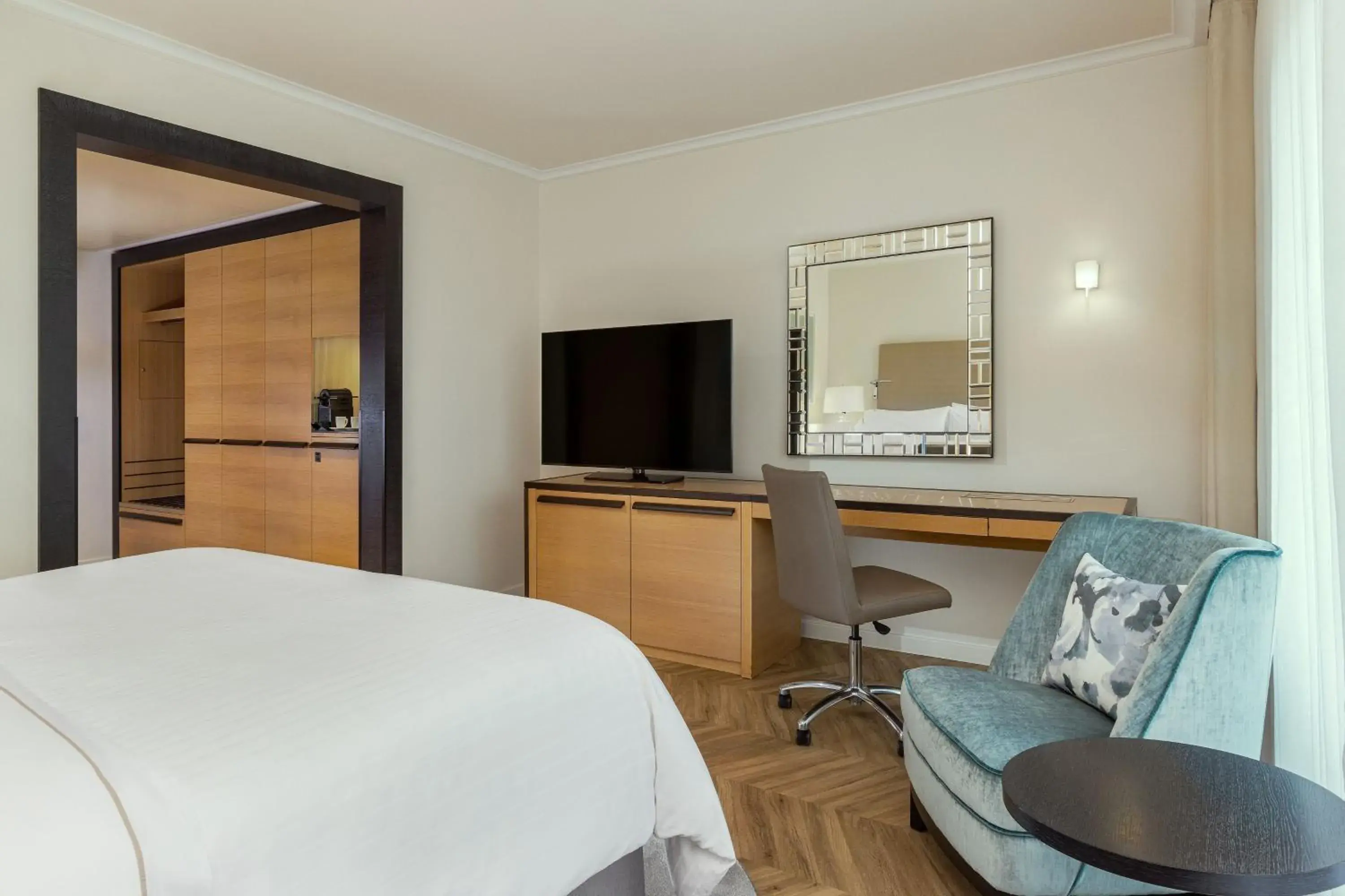 Garden Superior King Room with Balcony in The Westin Grand Berlin Garden Superior King Room with Balcony in The Westin Grand Berlin