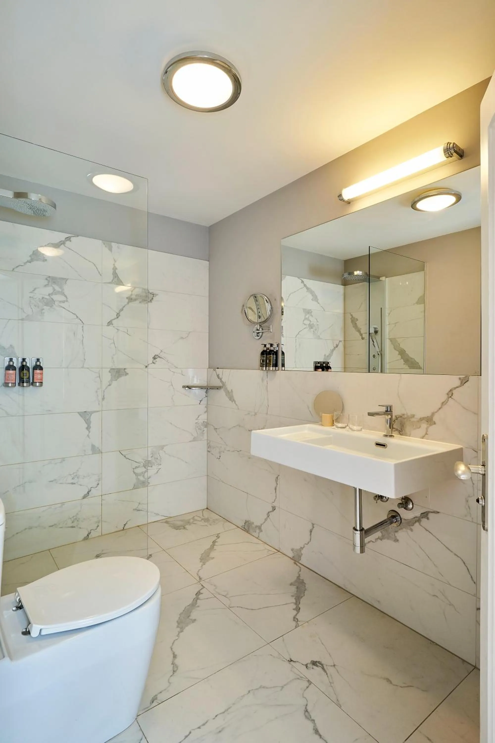 Shower in Hotel Monopol - Central Station