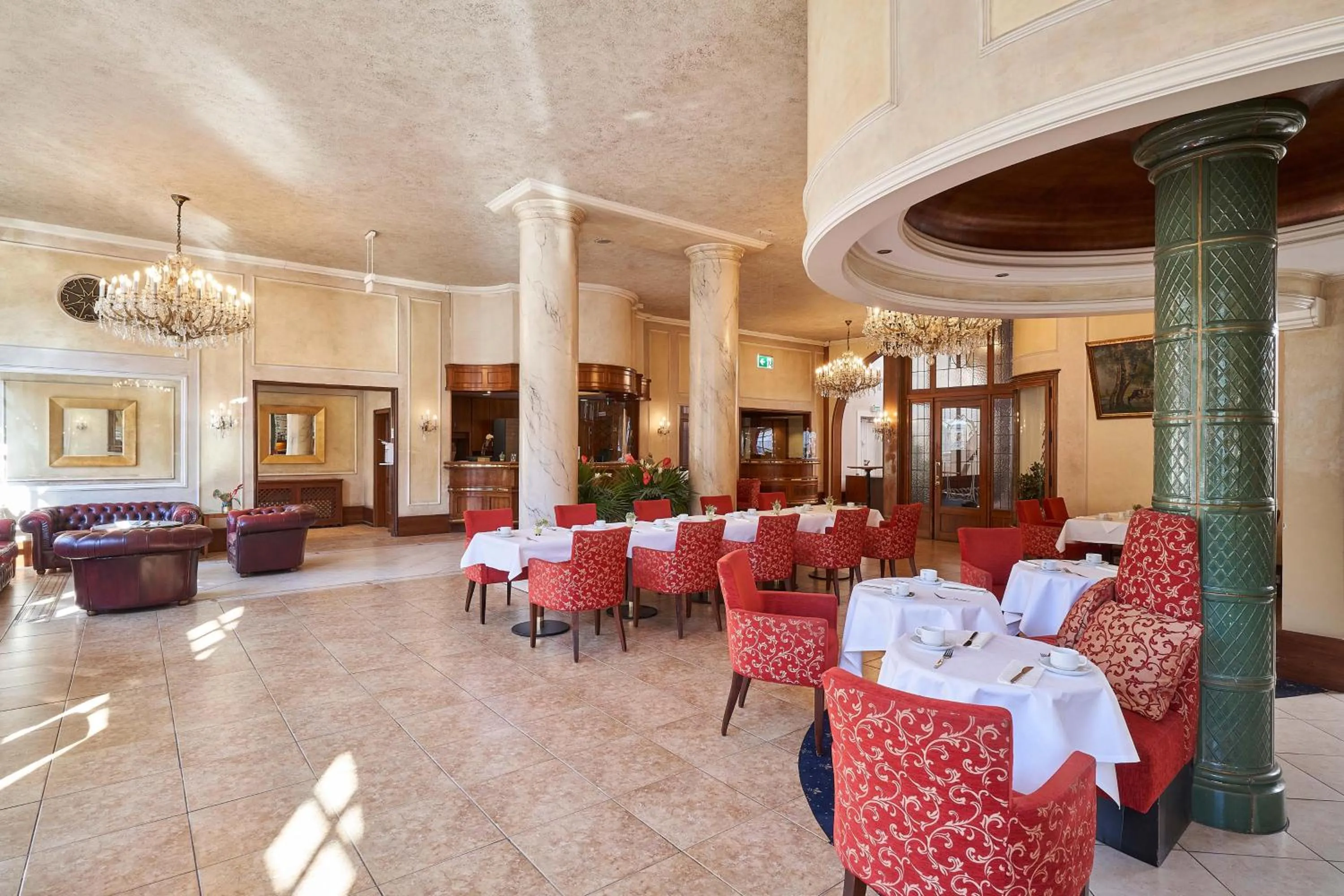 Restaurant/places to eat in Hotel Monopol - Central Station