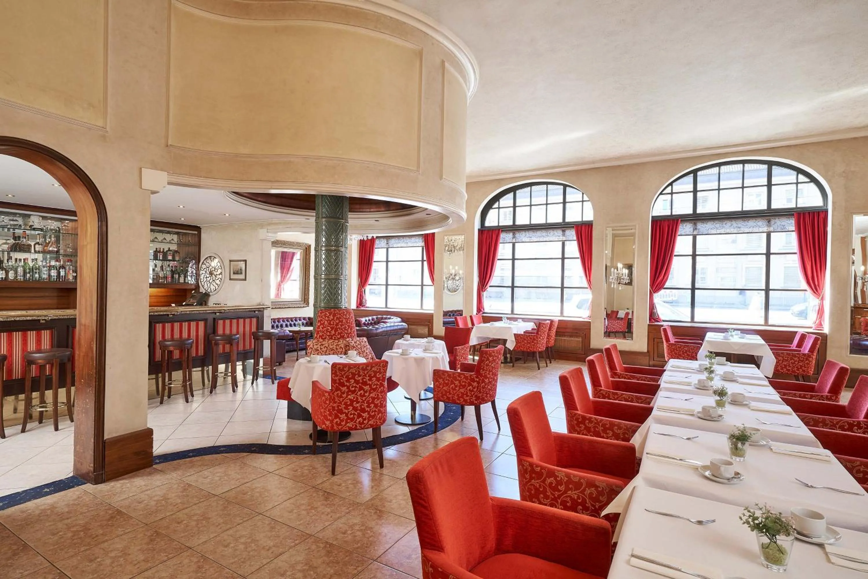 Restaurant/places to eat in Hotel Monopol - Central Station