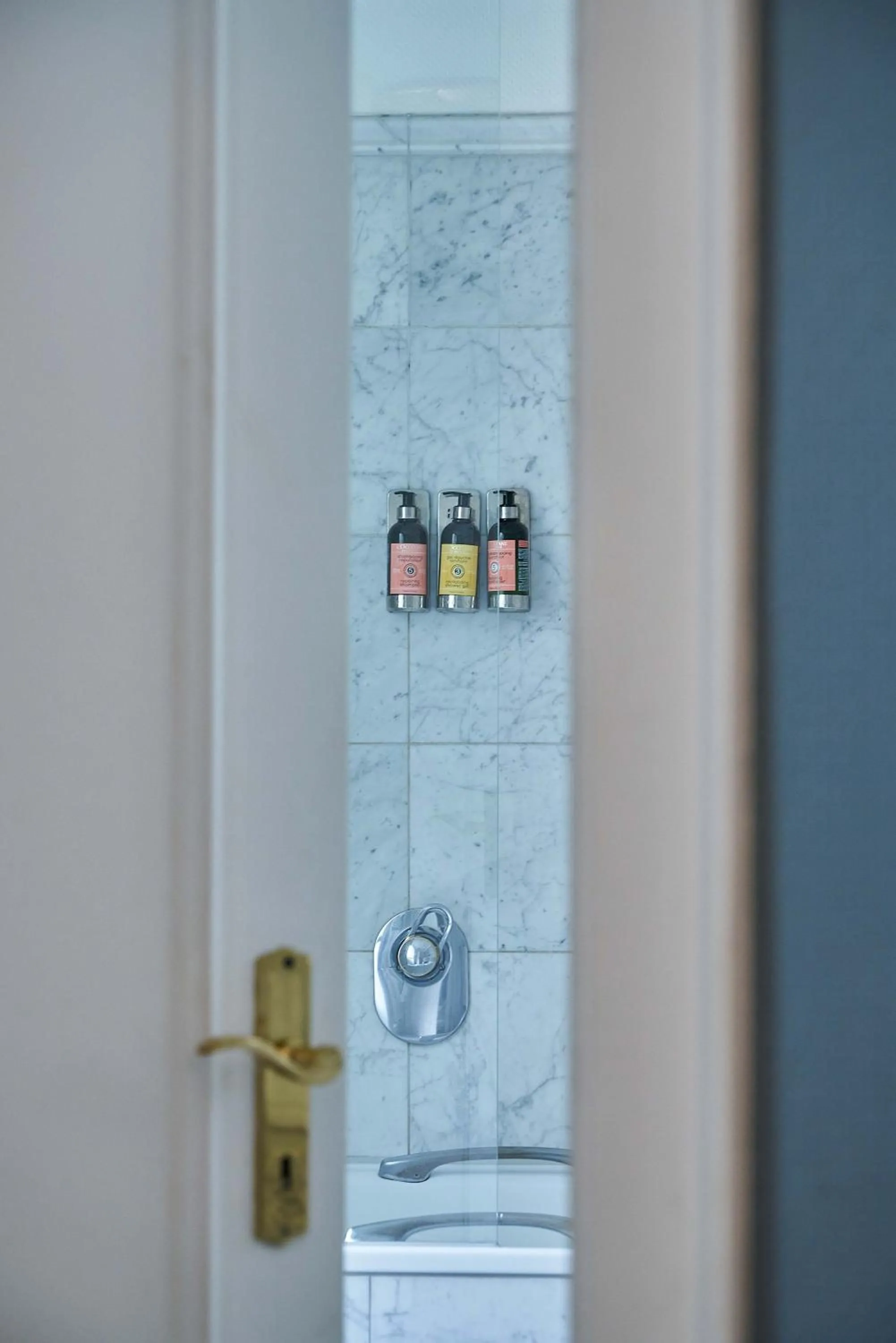 Shower in Hotel Monopol - Central Station