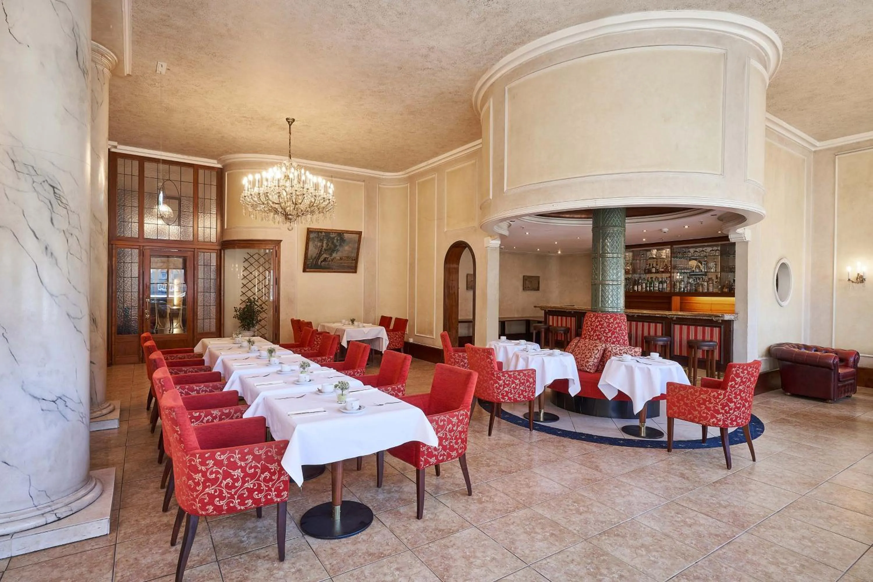 Restaurant/places to eat in Hotel Monopol - Central Station