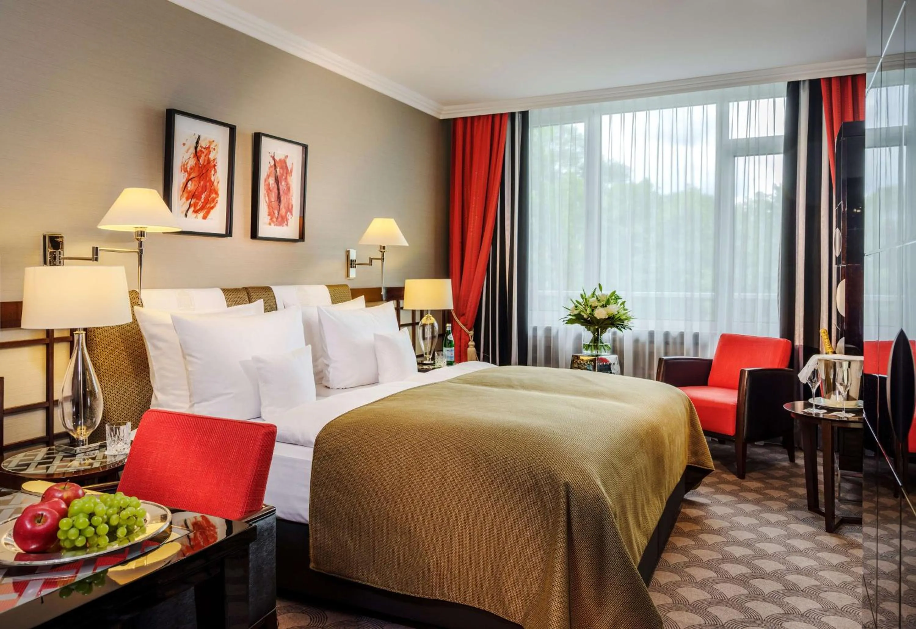TV and multimedia, Bed in Parkhotel Bremen – ein Mitglied der Hommage Luxury Hotels Collection