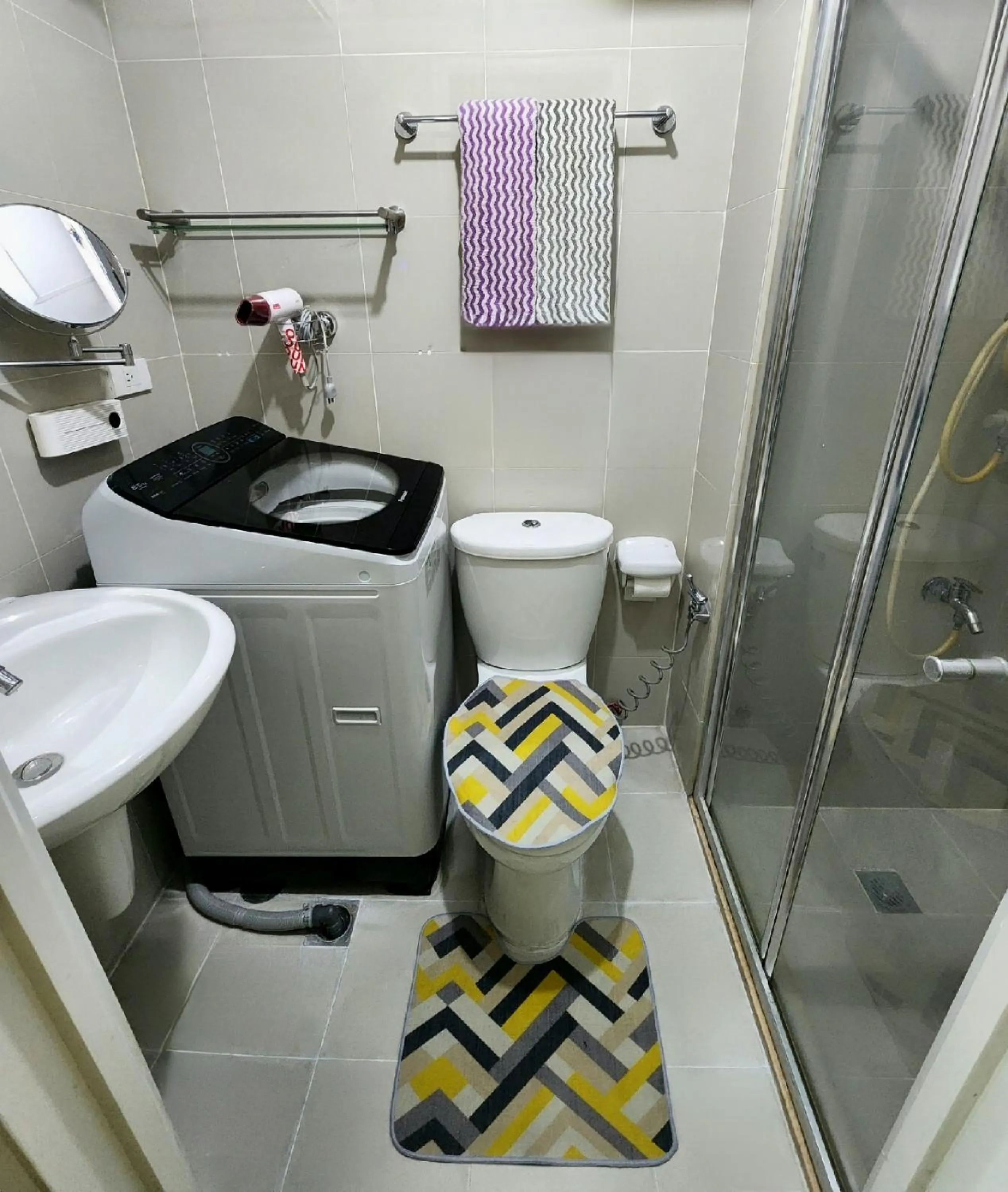 Shower in High-Tech Studio at Grass Residences -2 persons only, Quezon City