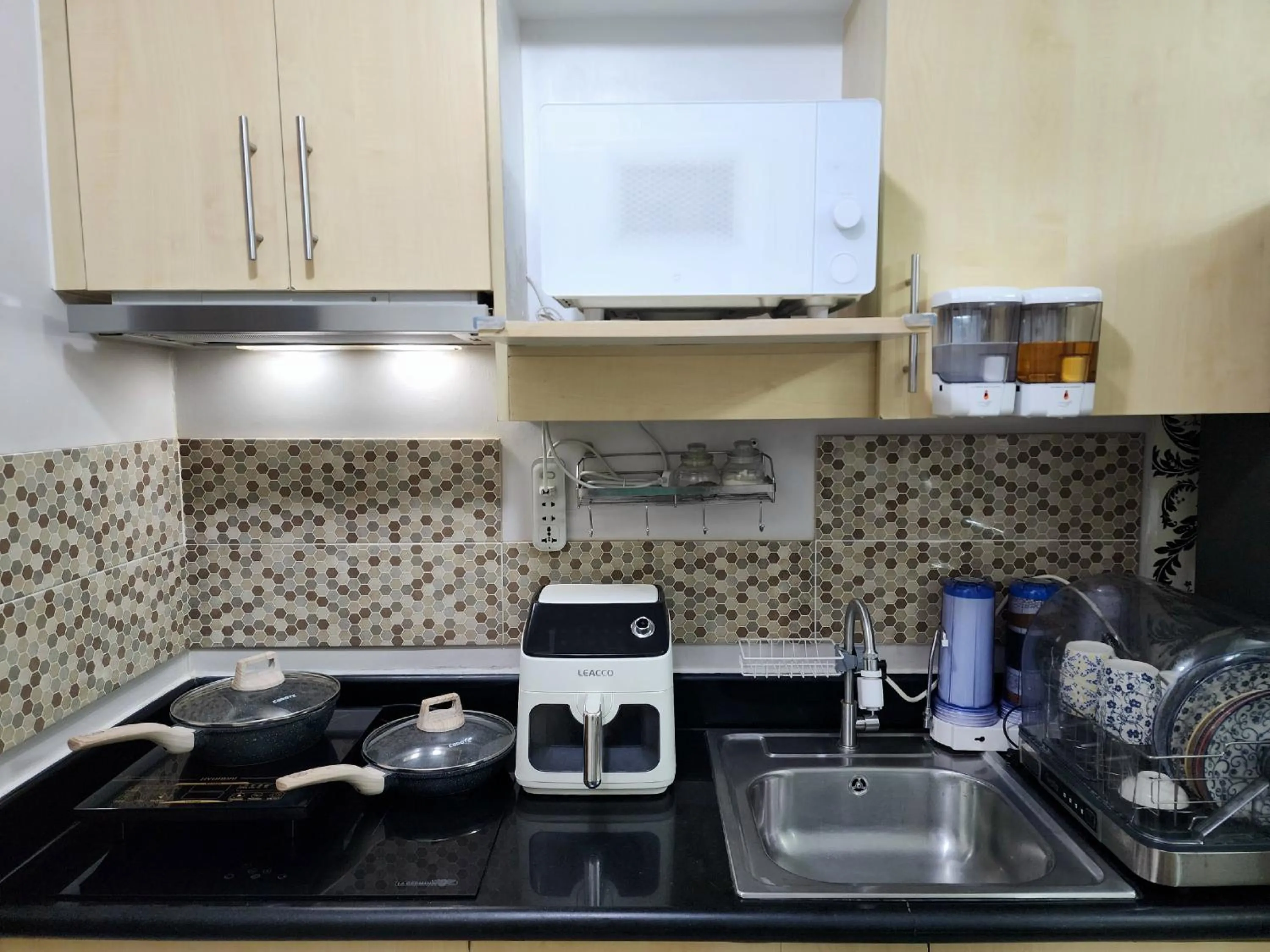Kitchen or kitchenette in High-Tech Studio at Grass Residences -2 persons only, Quezon City