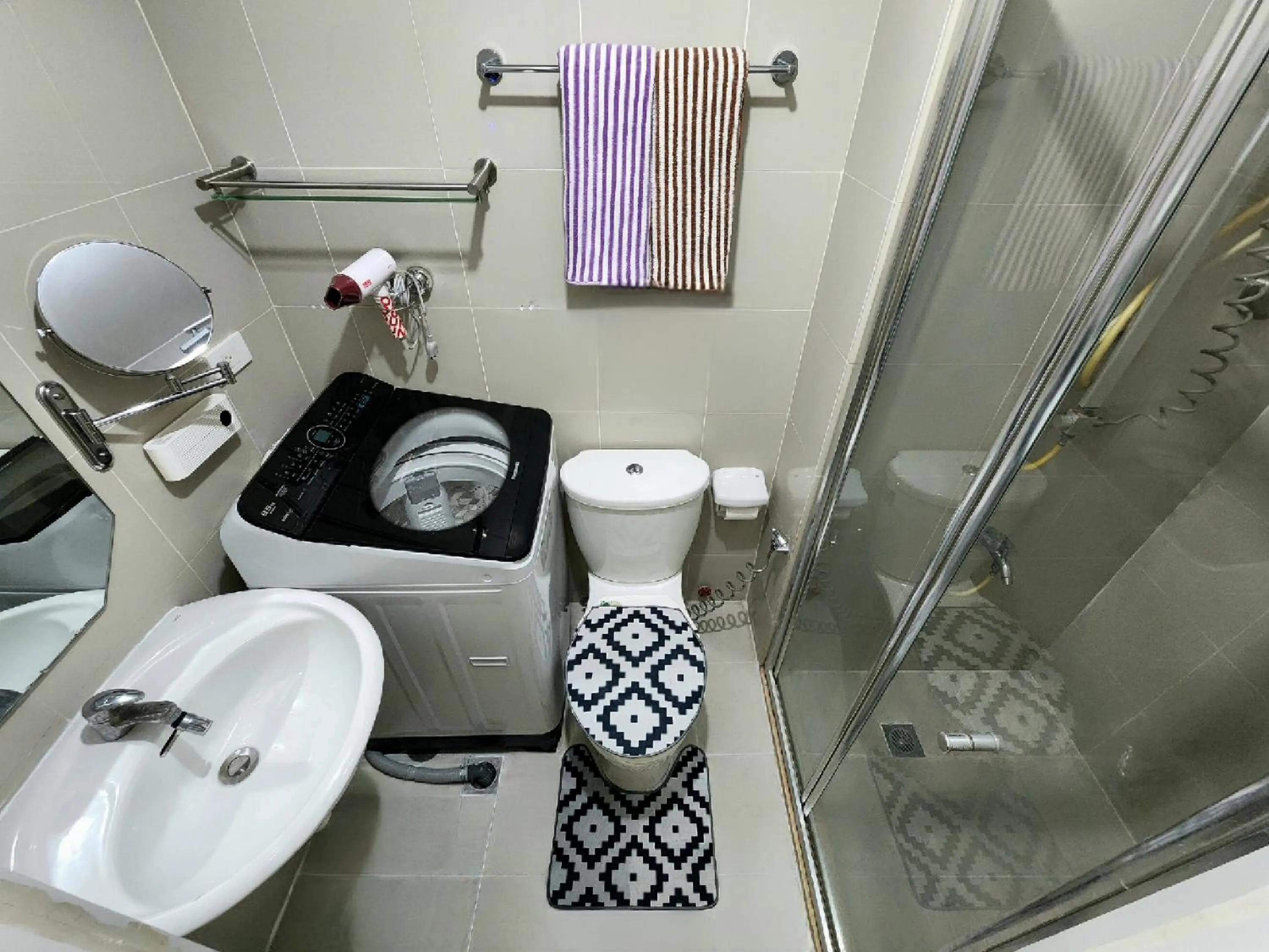 Shower in High-Tech Studio at Grass Residences -2 persons only, Quezon City