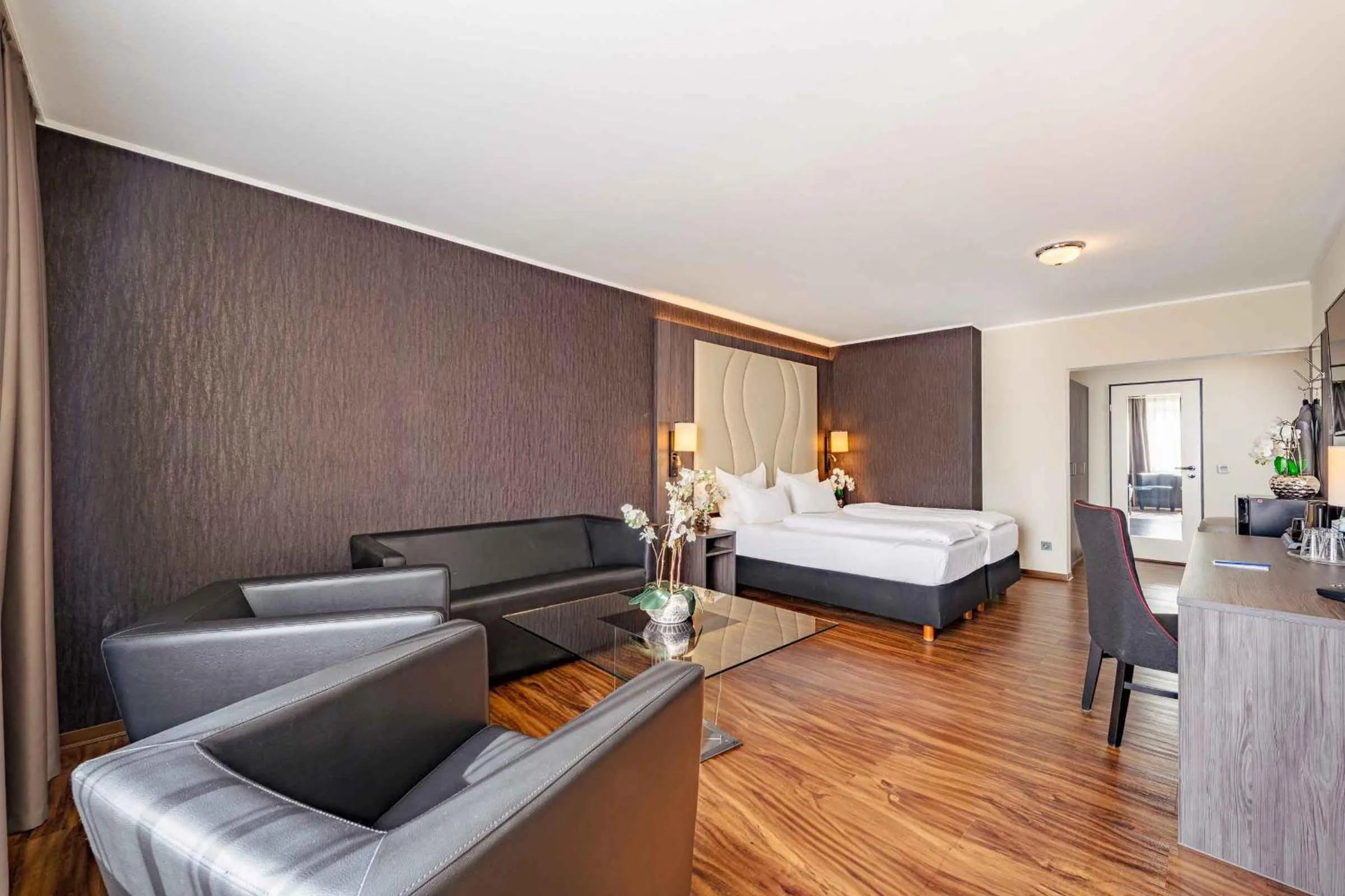 Seating area, Bed in Best Western PLAZA Hotel Grevenbroich