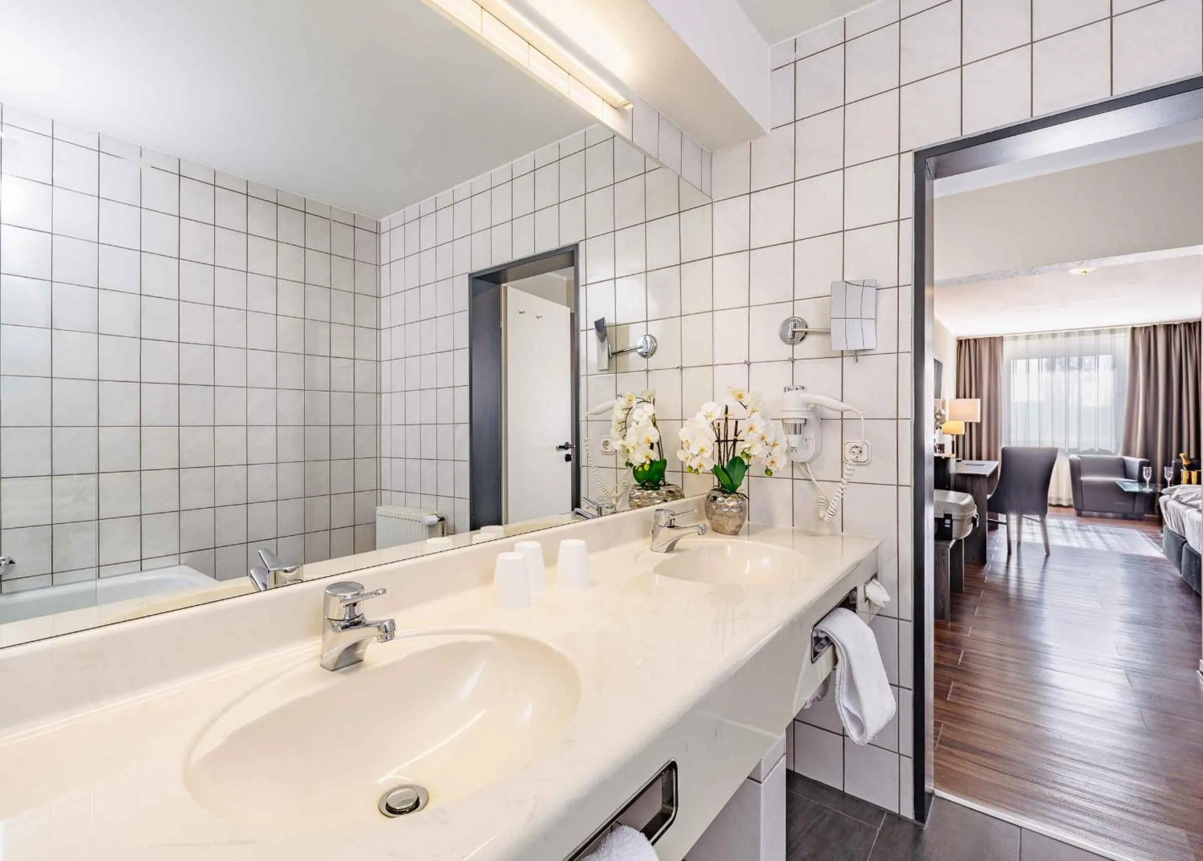 Bathroom, Bed in Best Western PLAZA Hotel Grevenbroich