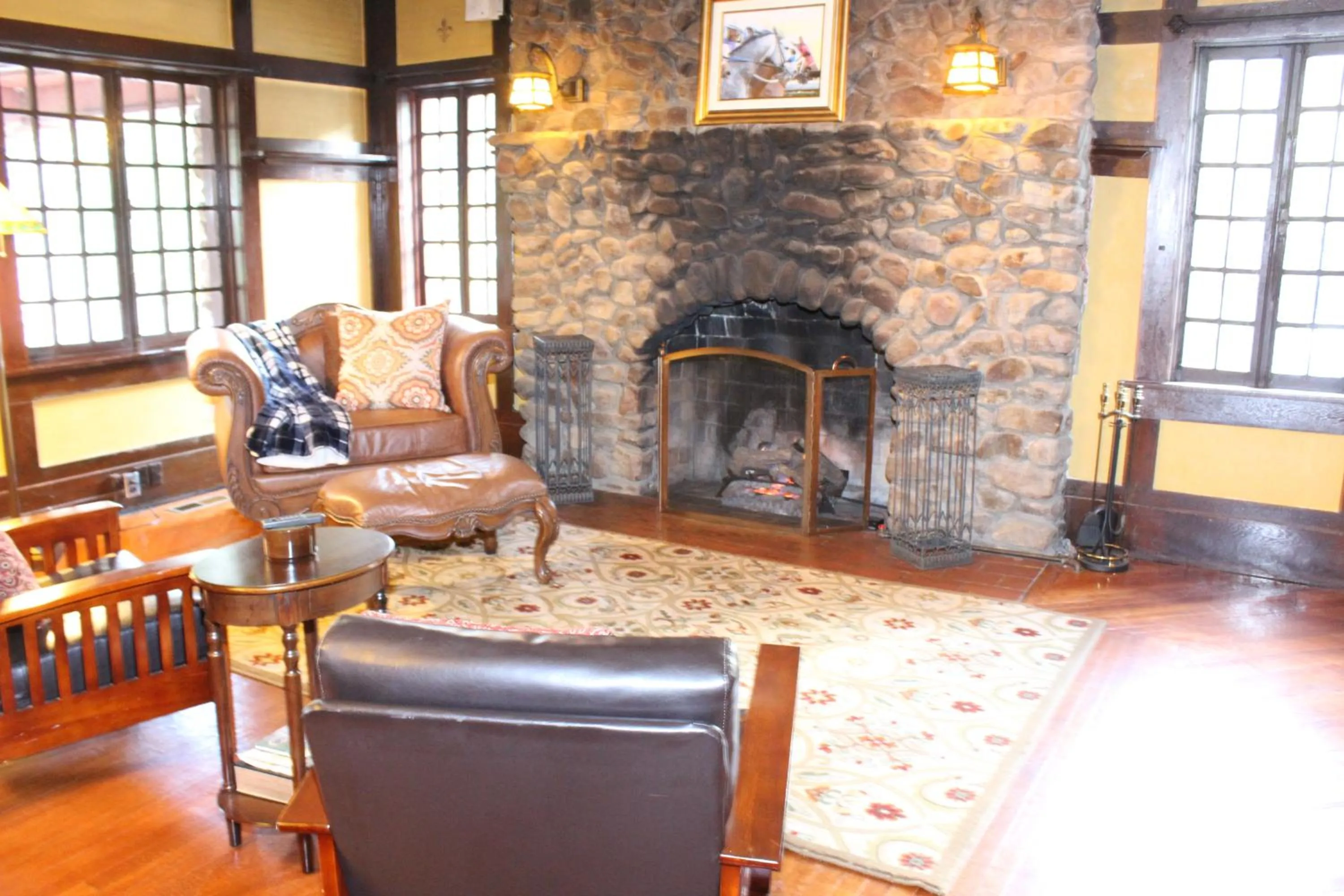 Communal lounge/ TV room in Hilltop Manor B&B