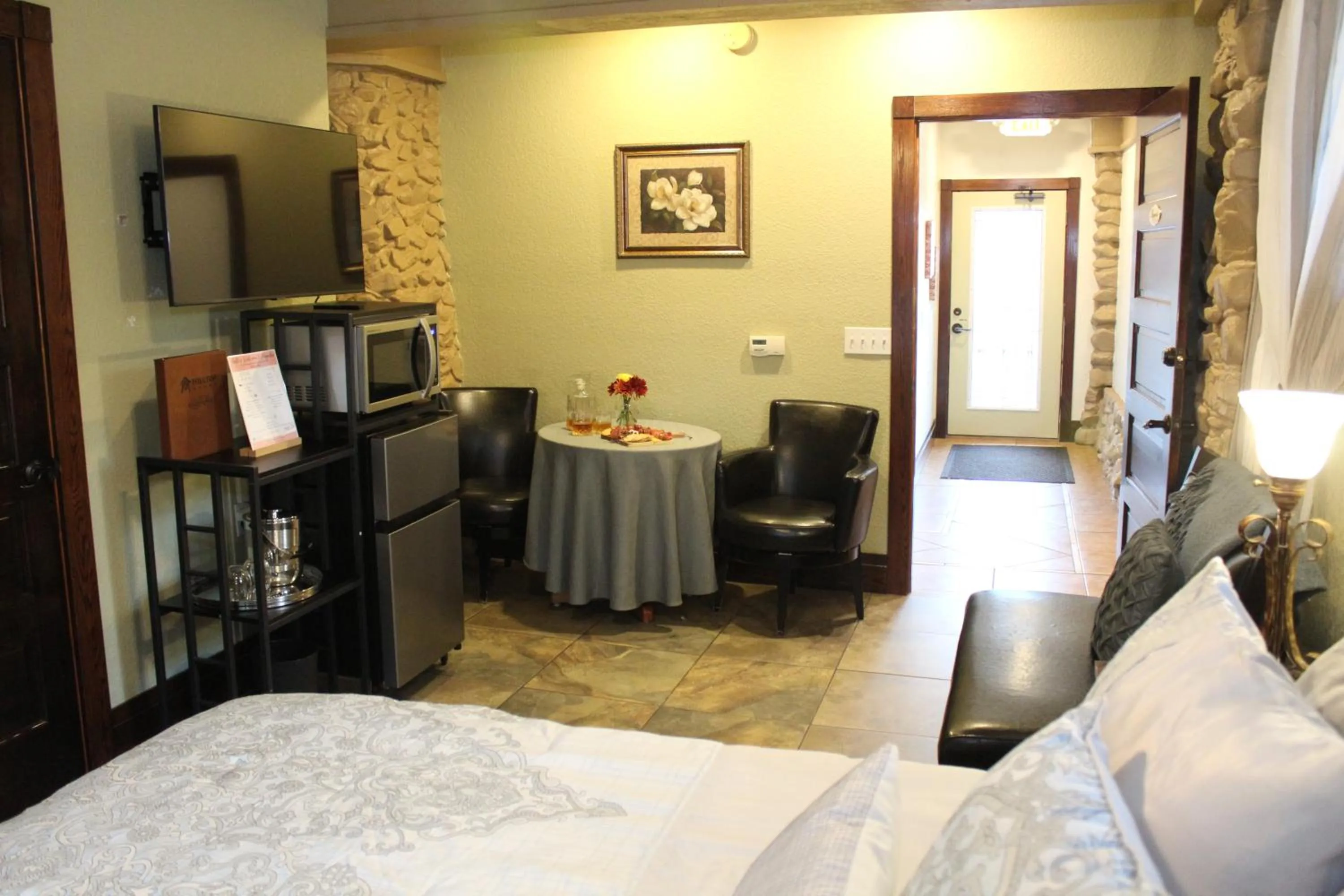 Bedroom, Bed in Hilltop Manor B&B