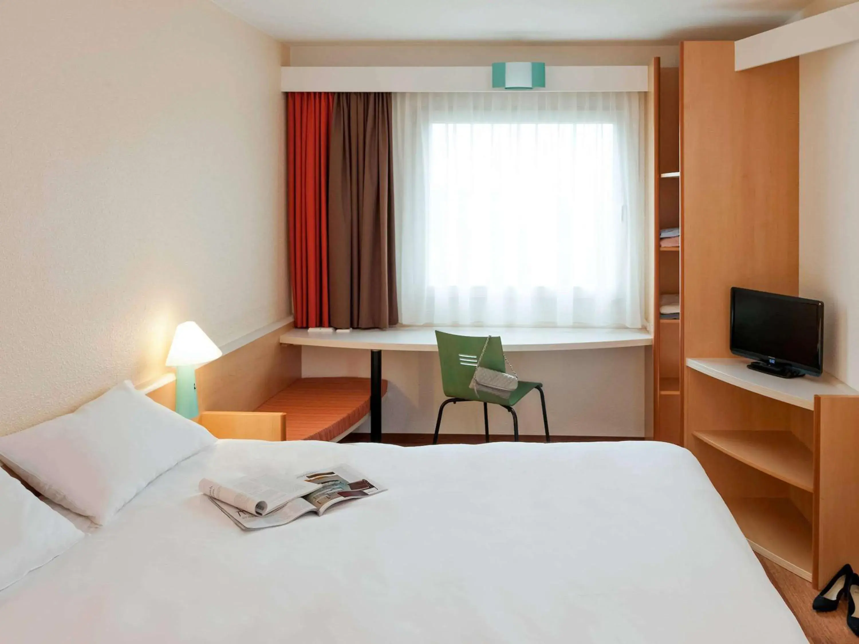 Standard Double Room in ibis Berlin City Potsdamer Platz Standard Double Room in ibis Berlin City Potsdamer Platz