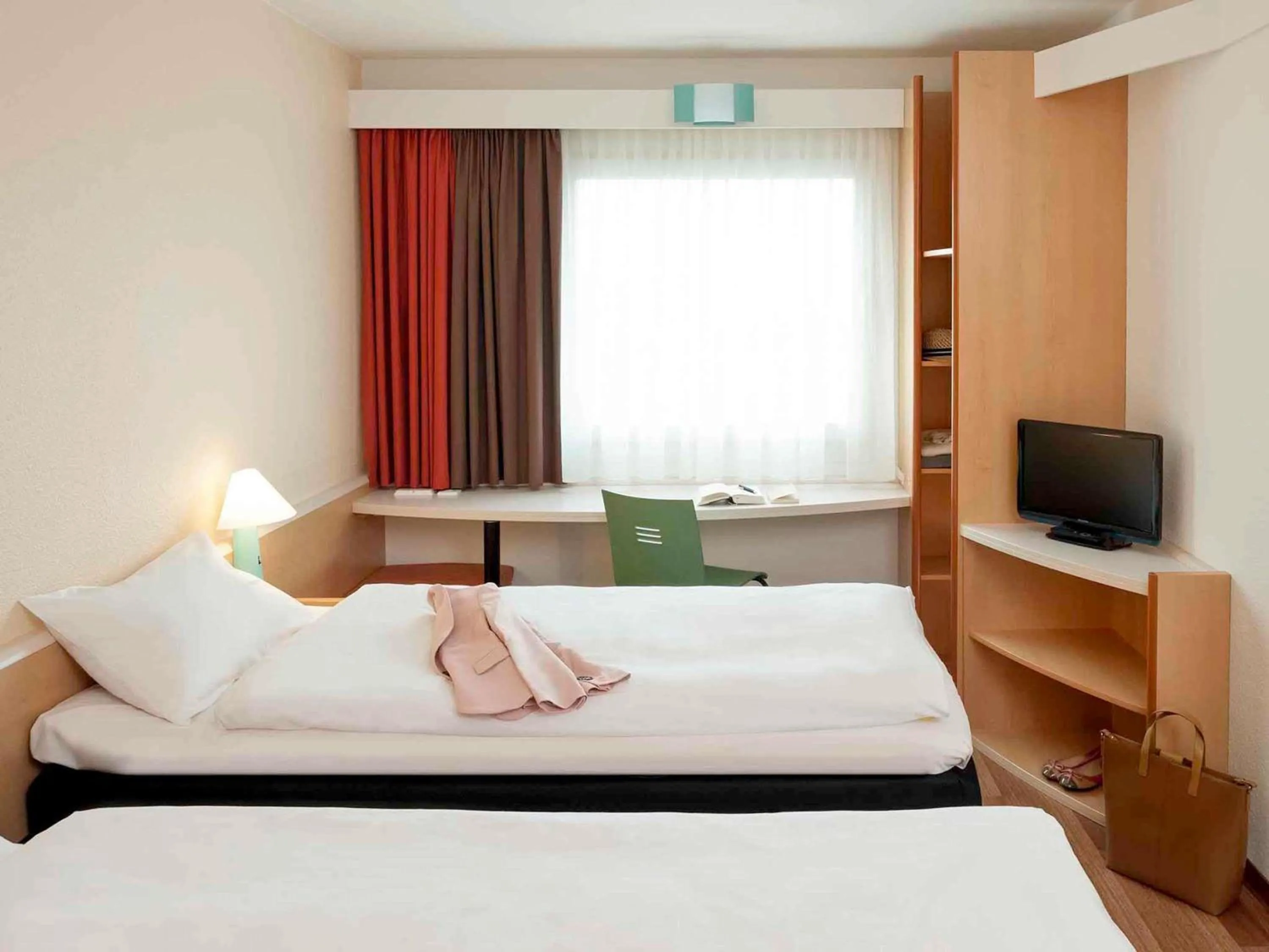 Bedroom, Bed in ibis Berlin City Potsdamer Platz