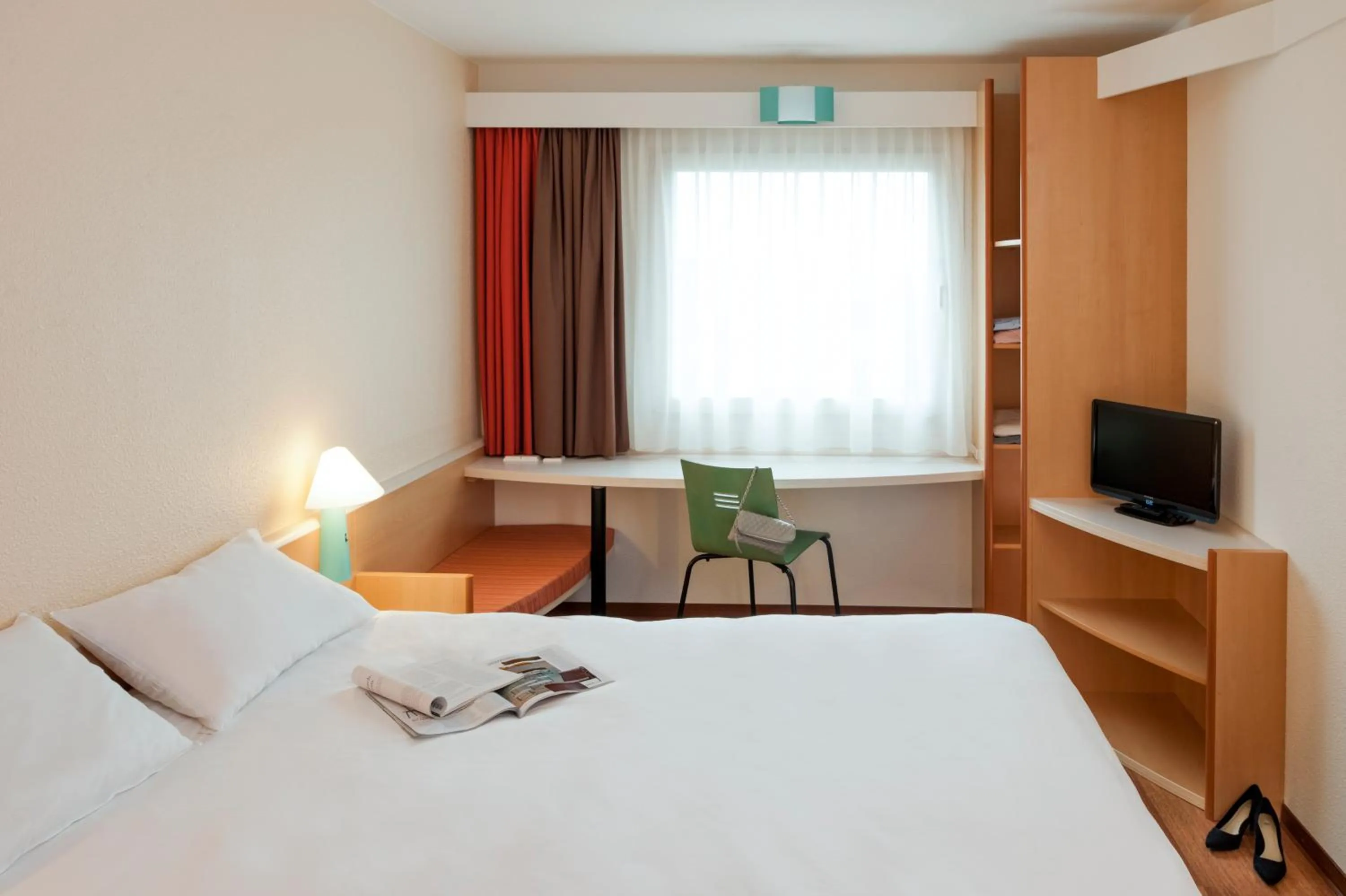 TV and multimedia, Bed in ibis Berlin City Potsdamer Platz