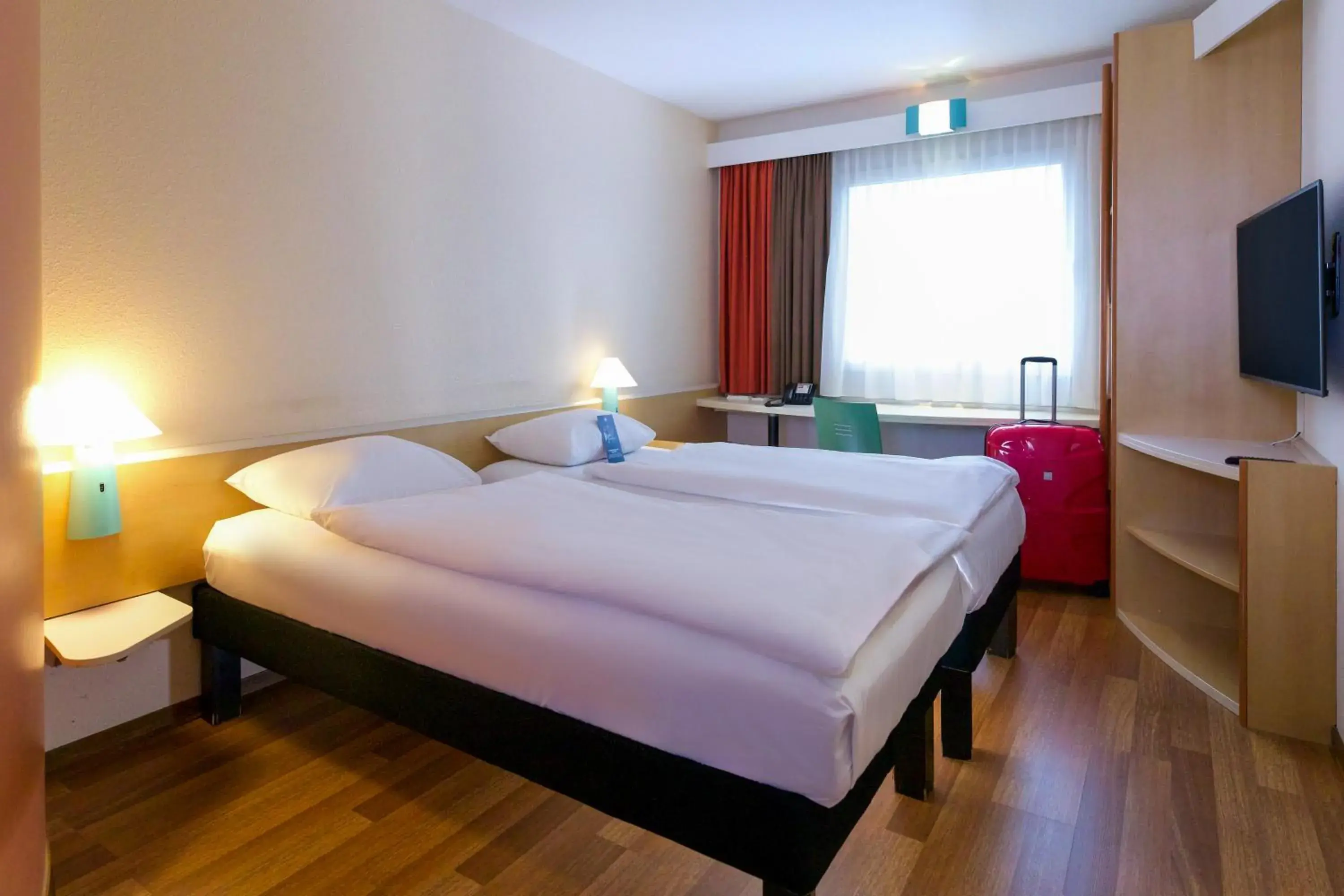 Twin Room in ibis Berlin City Potsdamer Platz Twin Room in ibis Berlin City Potsdamer Platz