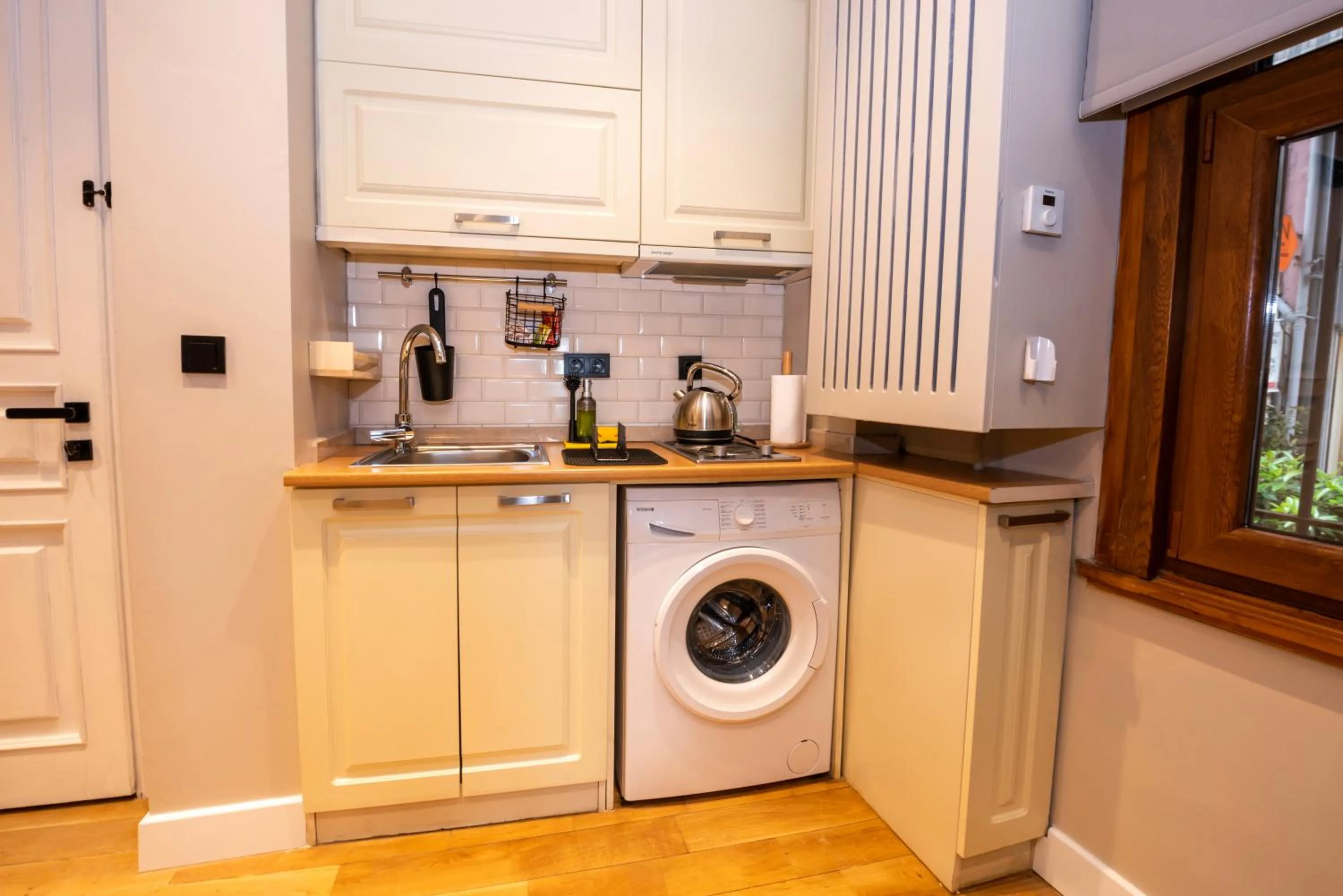 Kitchen or kitchenette in Bguest Pera Suites