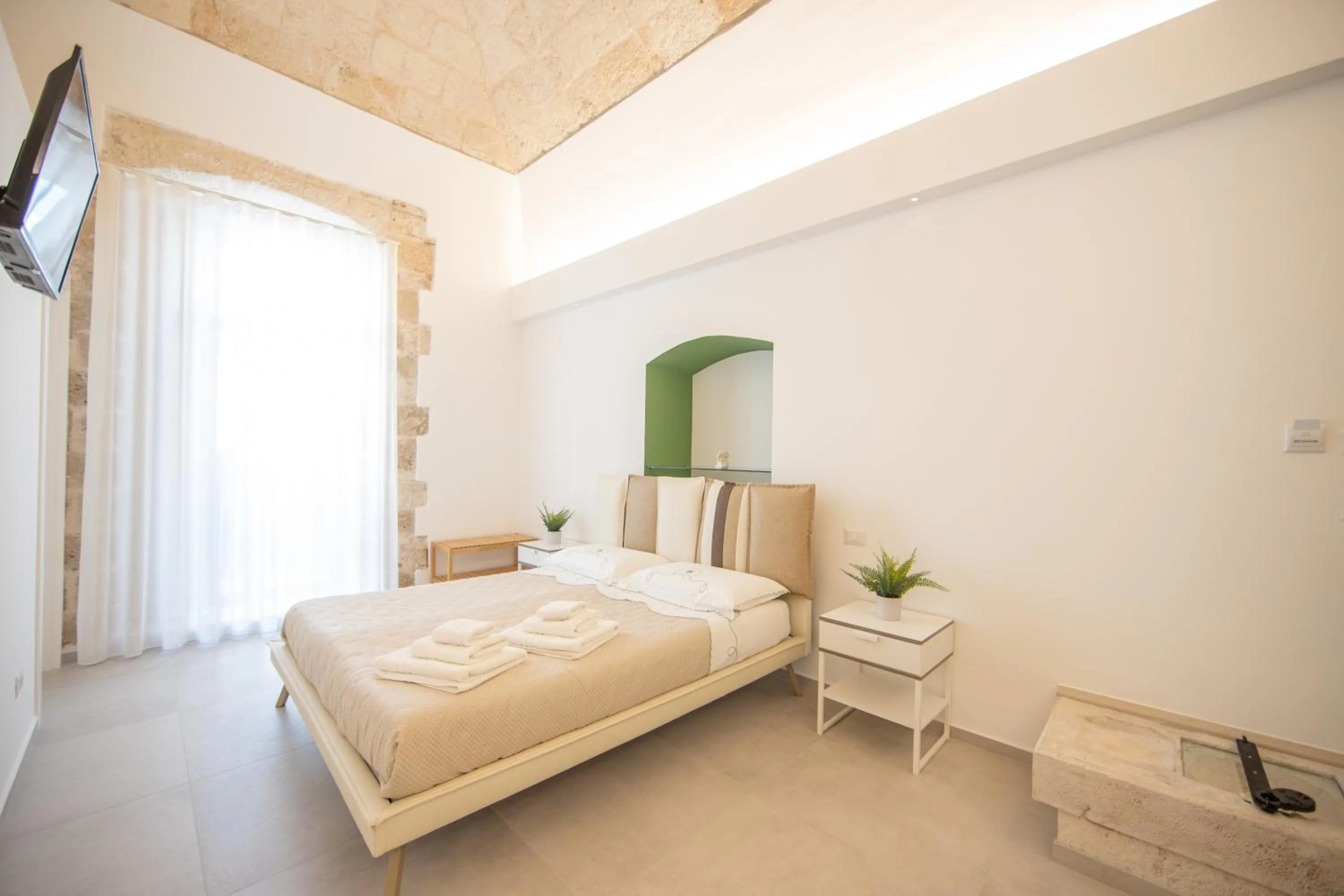 Bed in Vincent Suite Luxury B&B