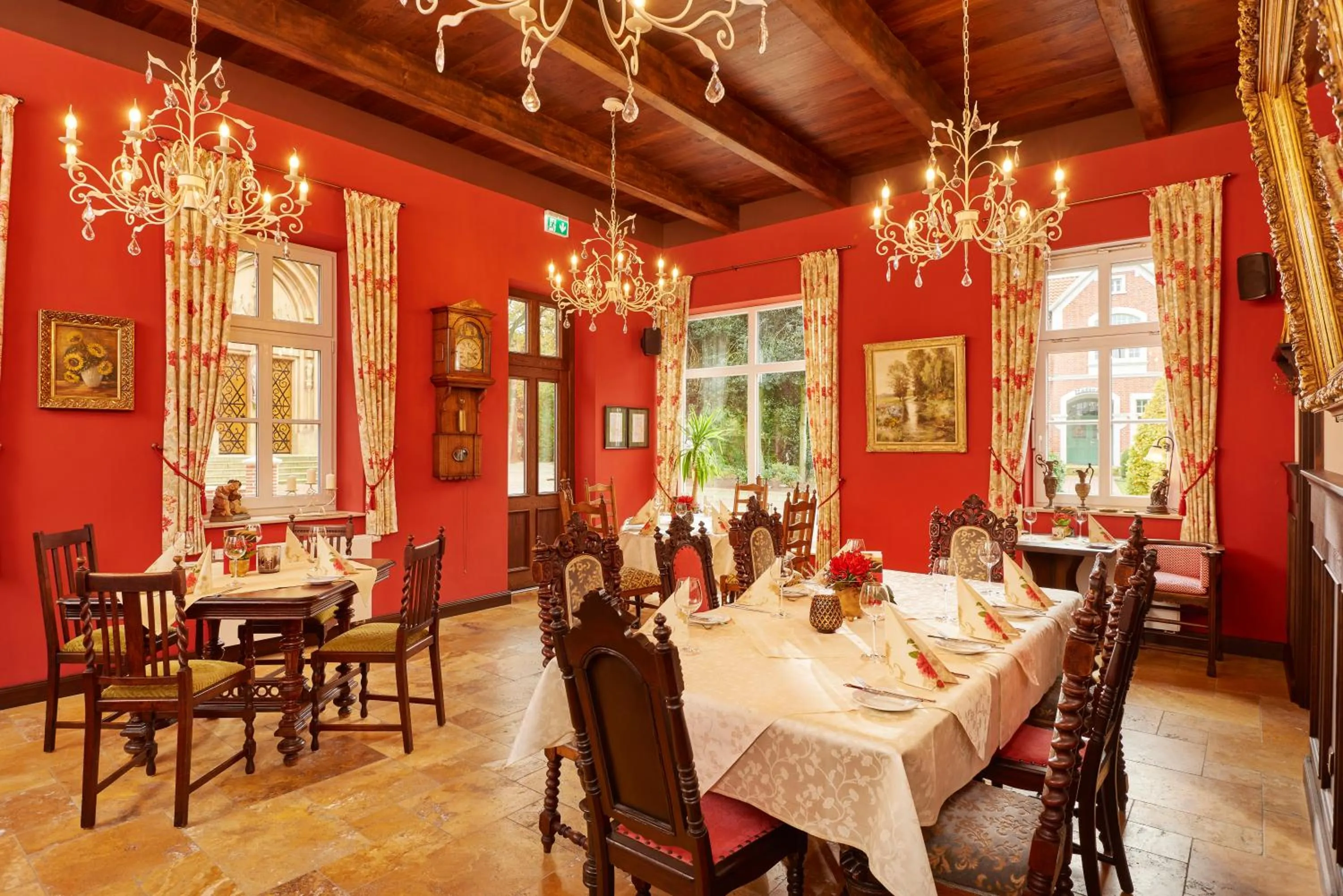 Restaurant/places to eat in Hotel Anno 1848