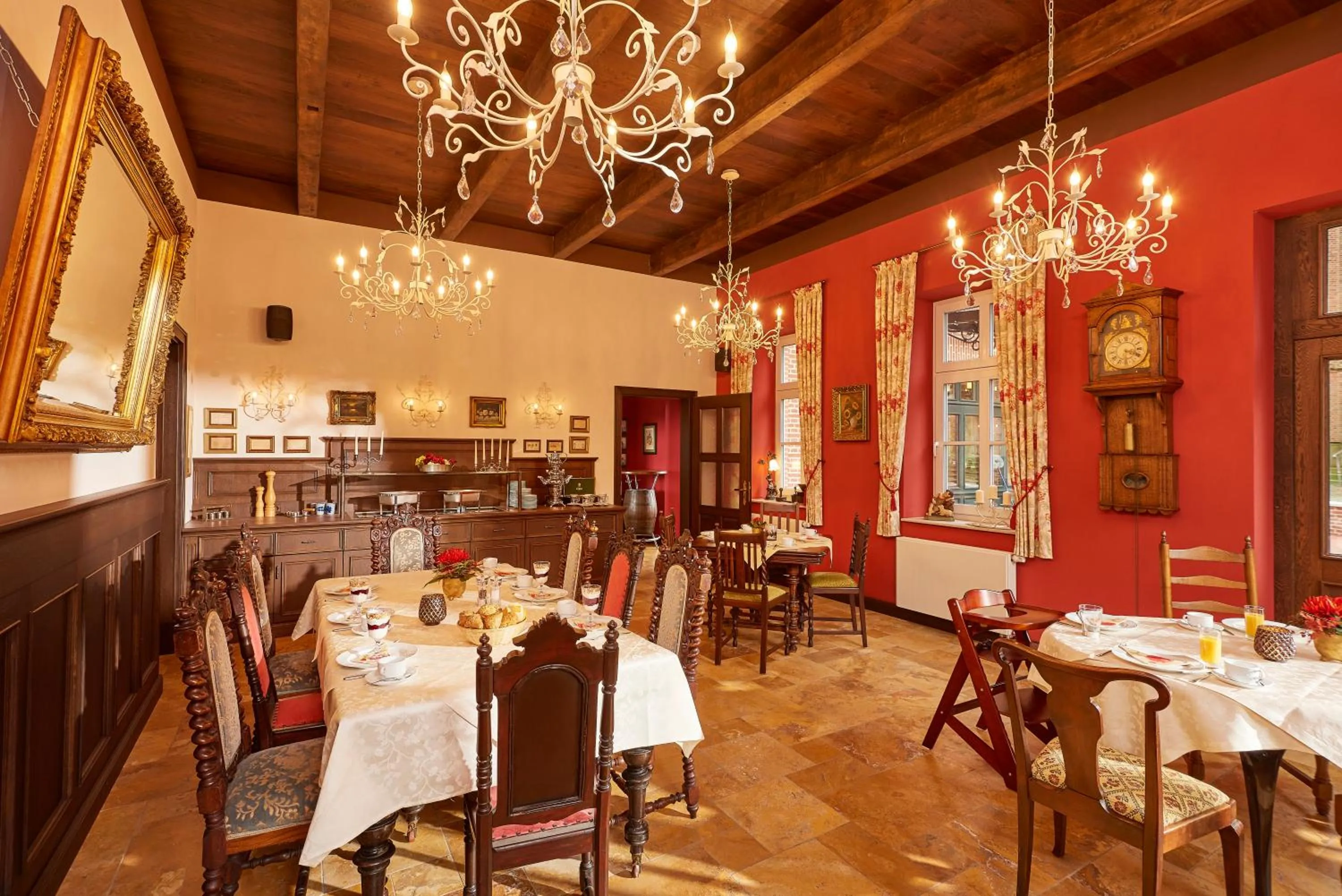 Restaurant/places to eat in Hotel Anno 1848