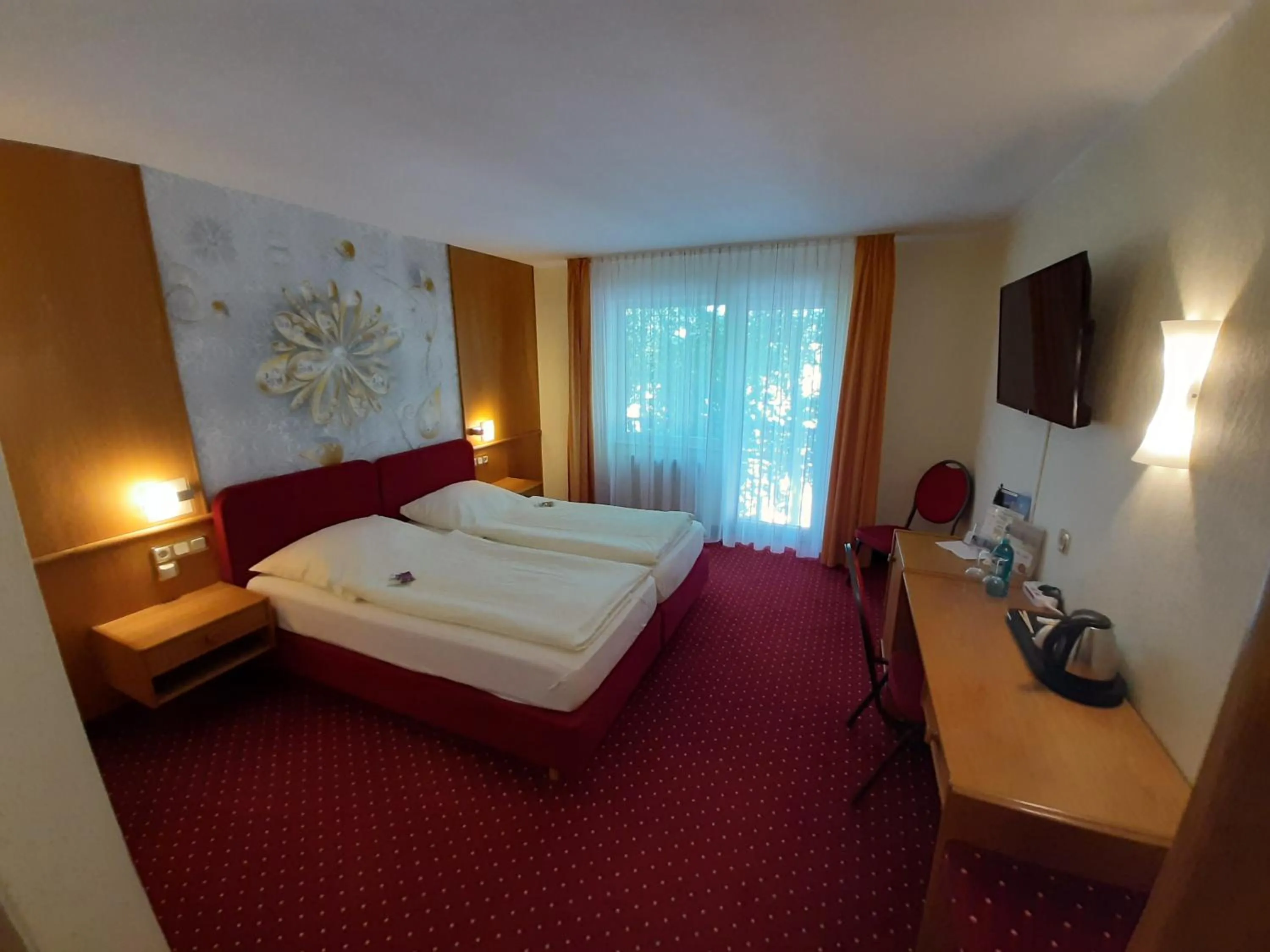 Photo of the whole room, Bed in Hotel & Restaurant Wilhelm von Nassau