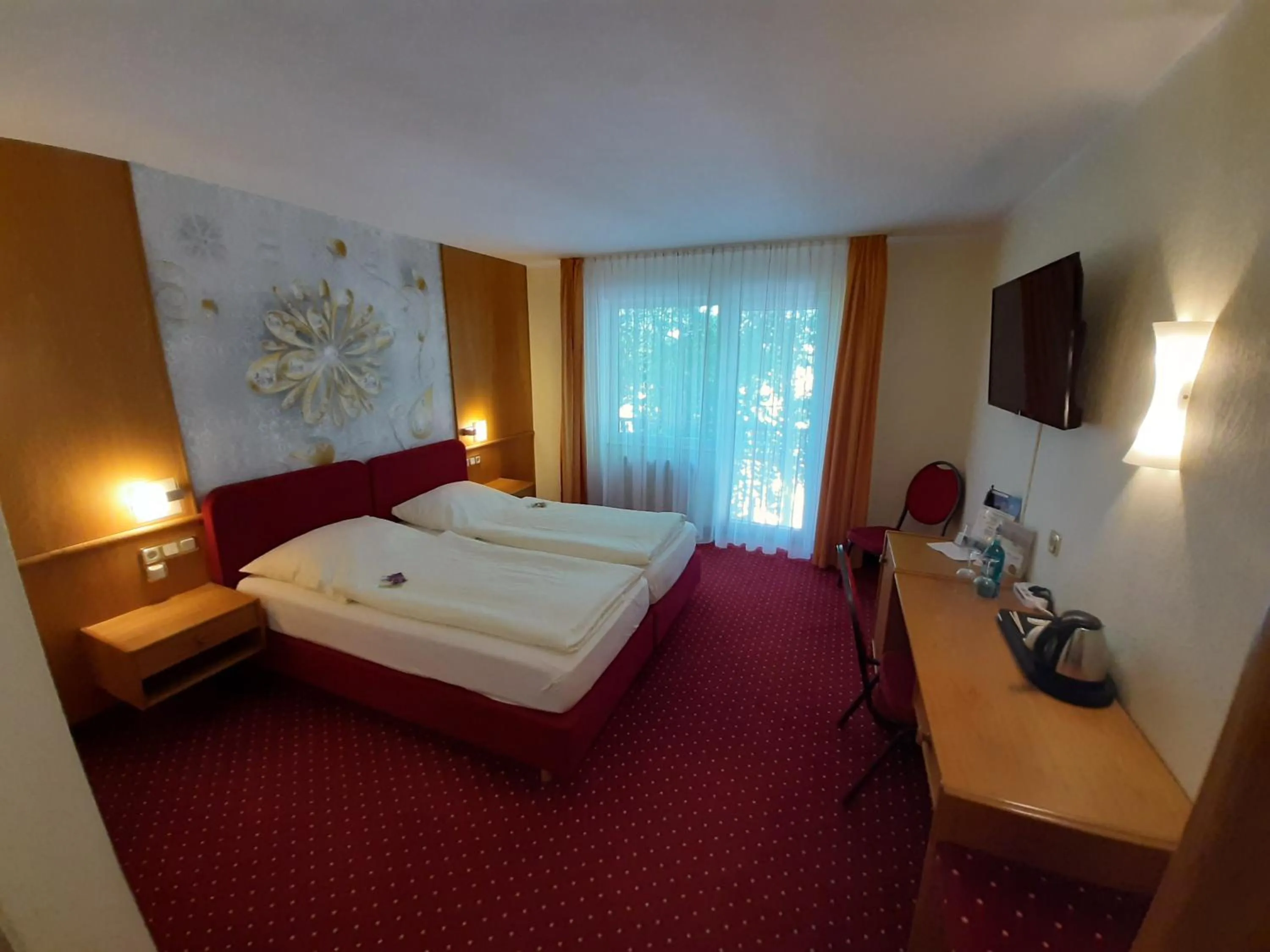 Photo of the whole room, Bed in Hotel & Restaurant Wilhelm von Nassau