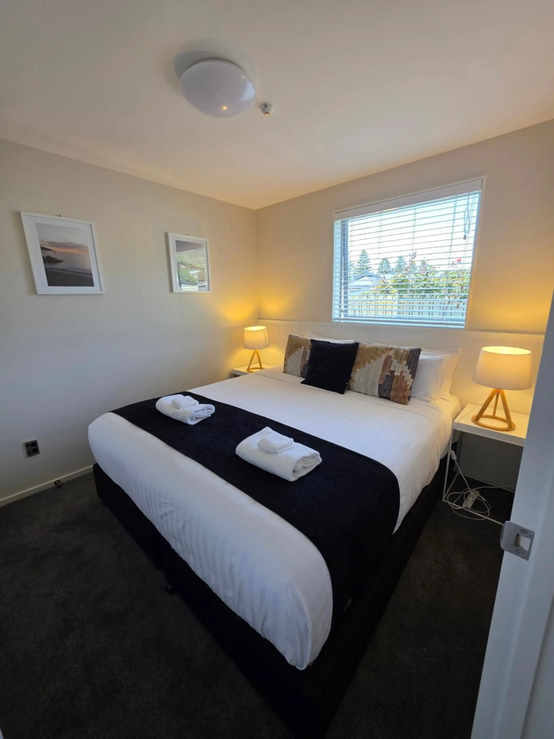 Bedroom, Bed in Kaikoura Waterfront Apartments