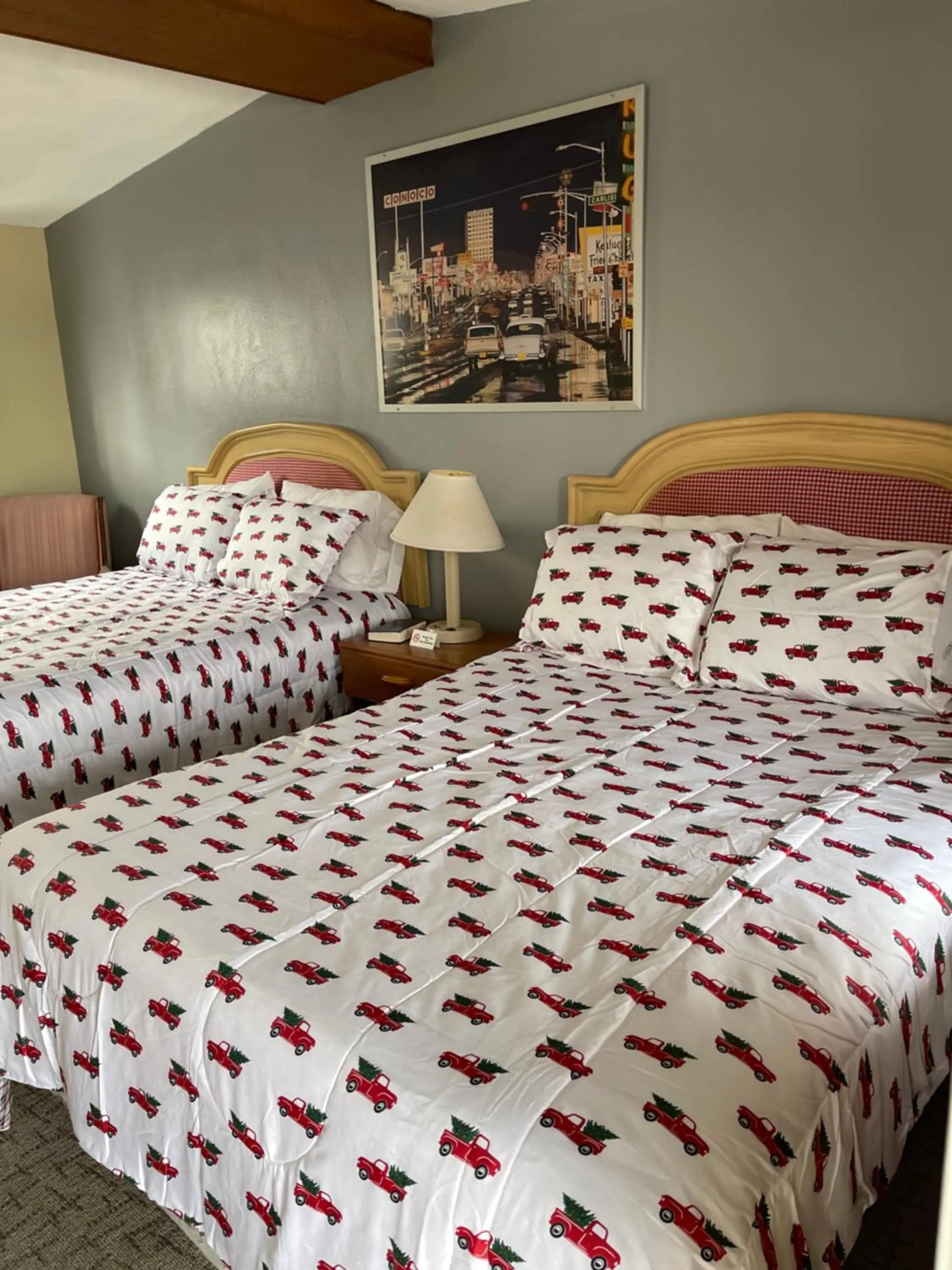 Photo of the whole room, Bed in HOMETOWN INN
