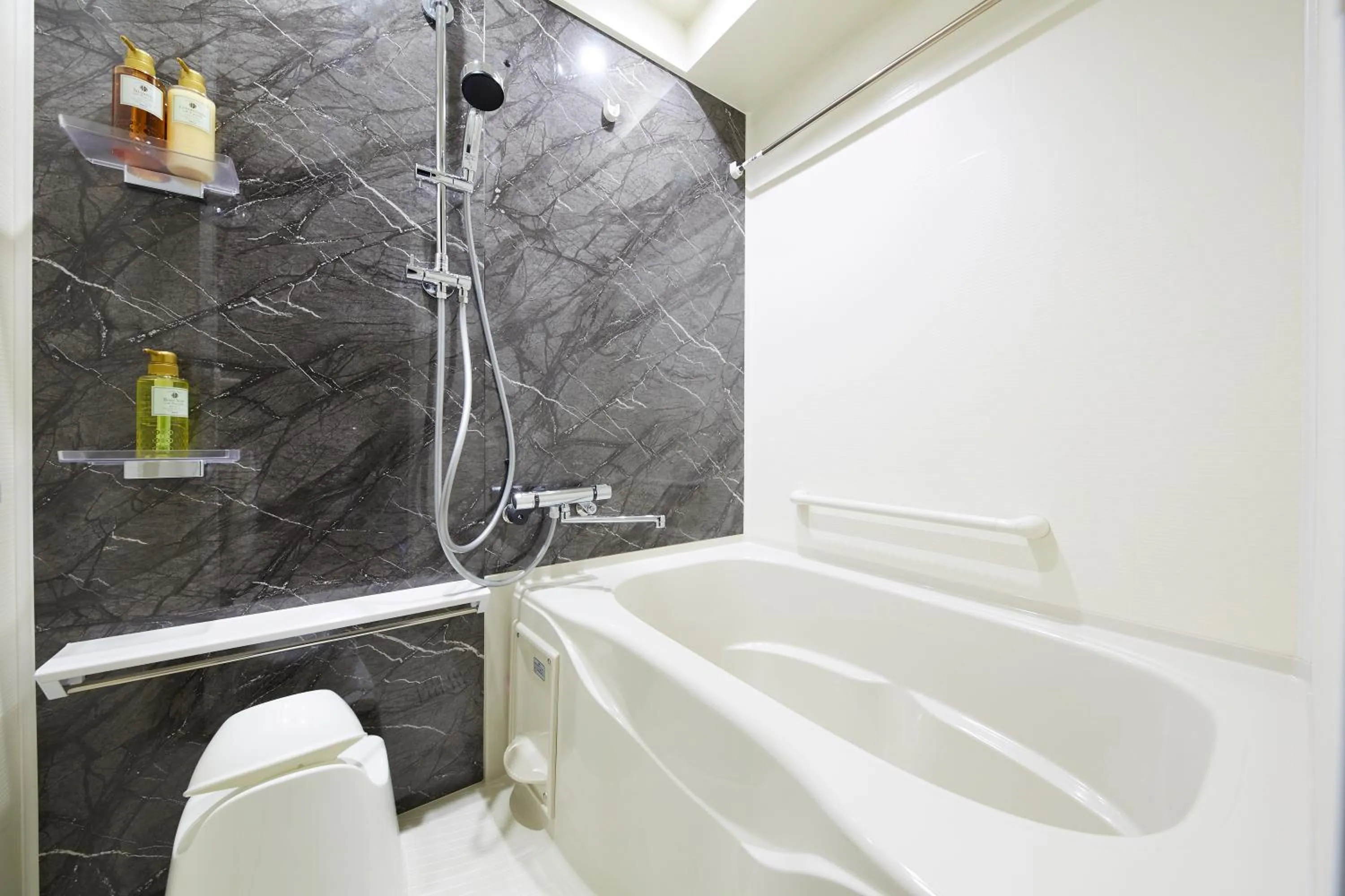 Bathroom in MONday Apart Premium HAMAMATSUCHO