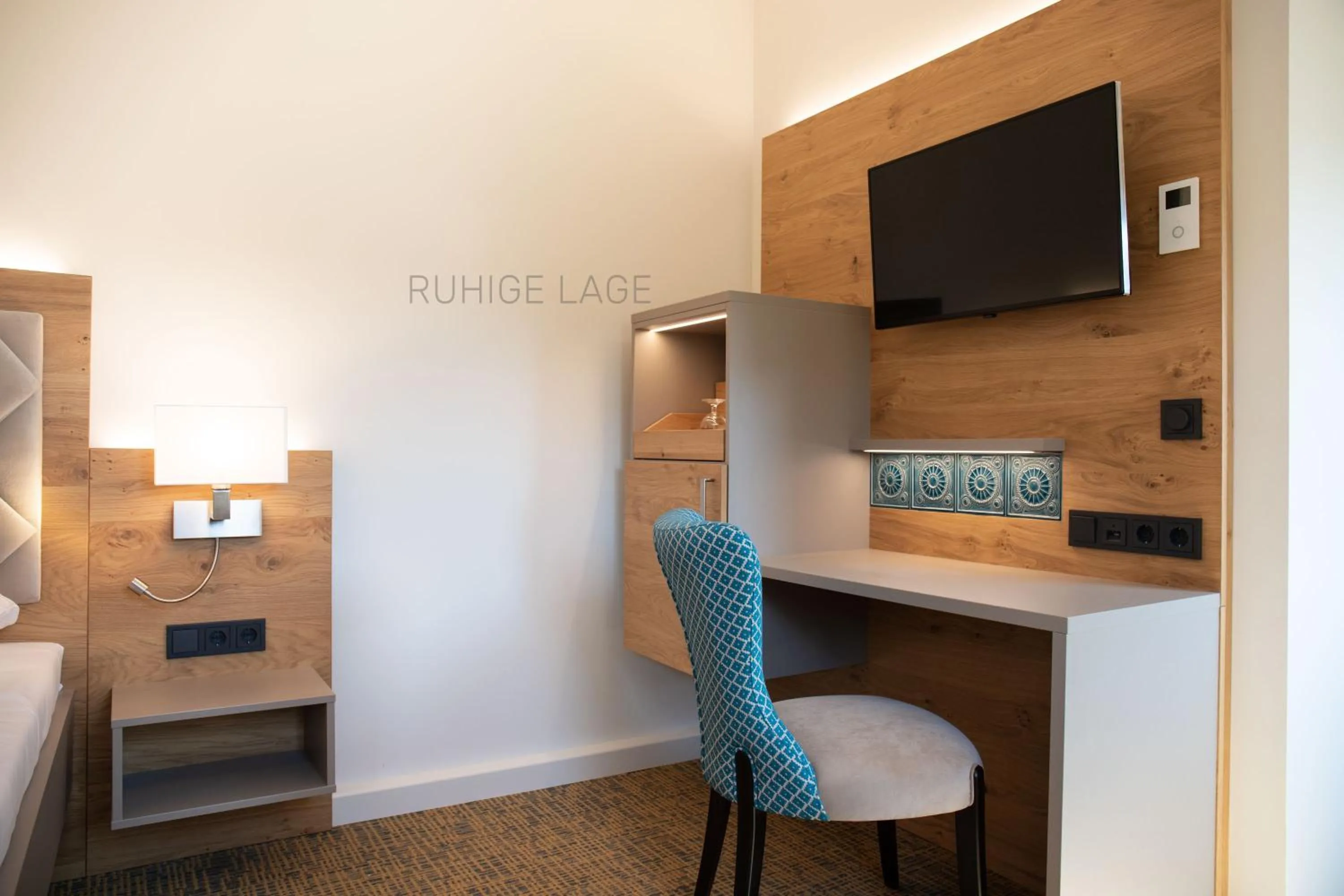 Photo of the whole room in Hotel Ross