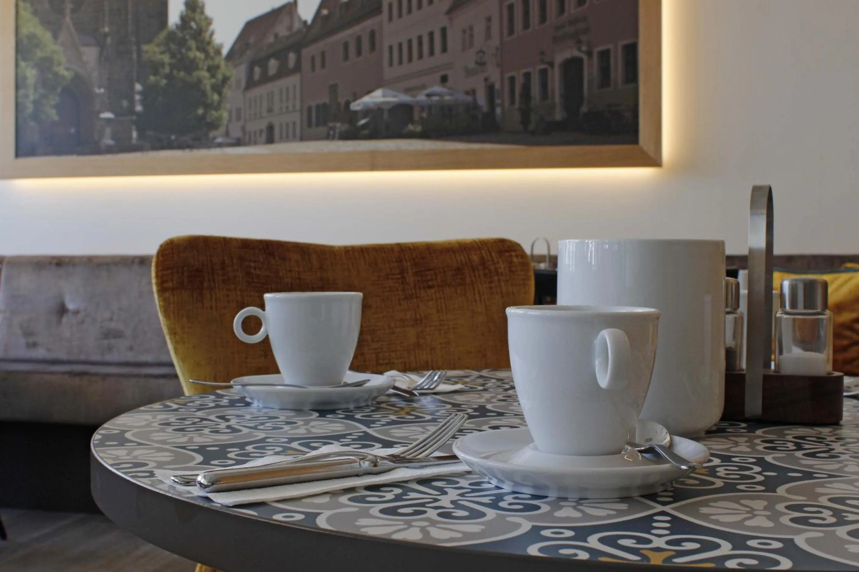 Restaurant/places to eat in Hotel Ross