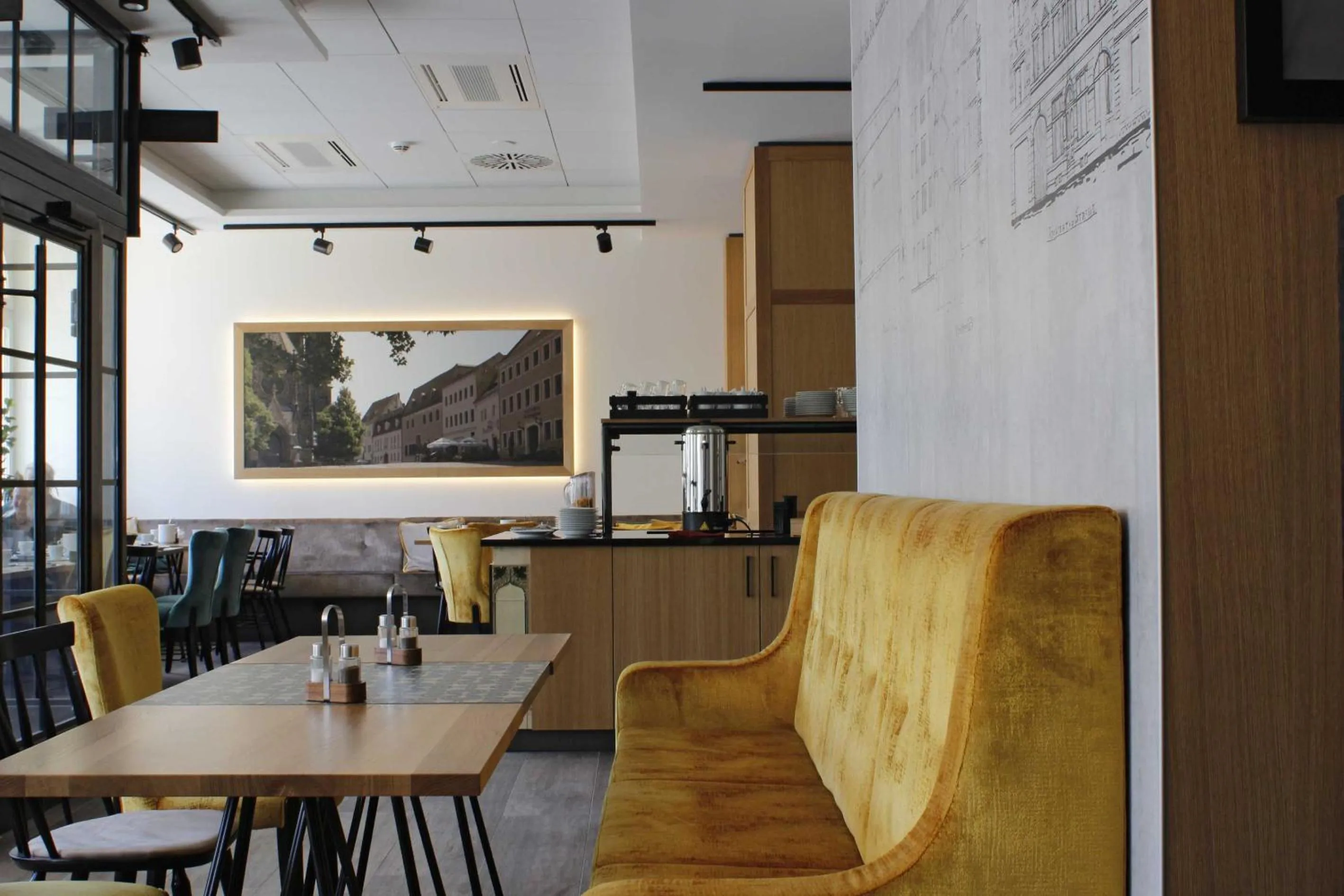 Restaurant/places to eat in Hotel Ross