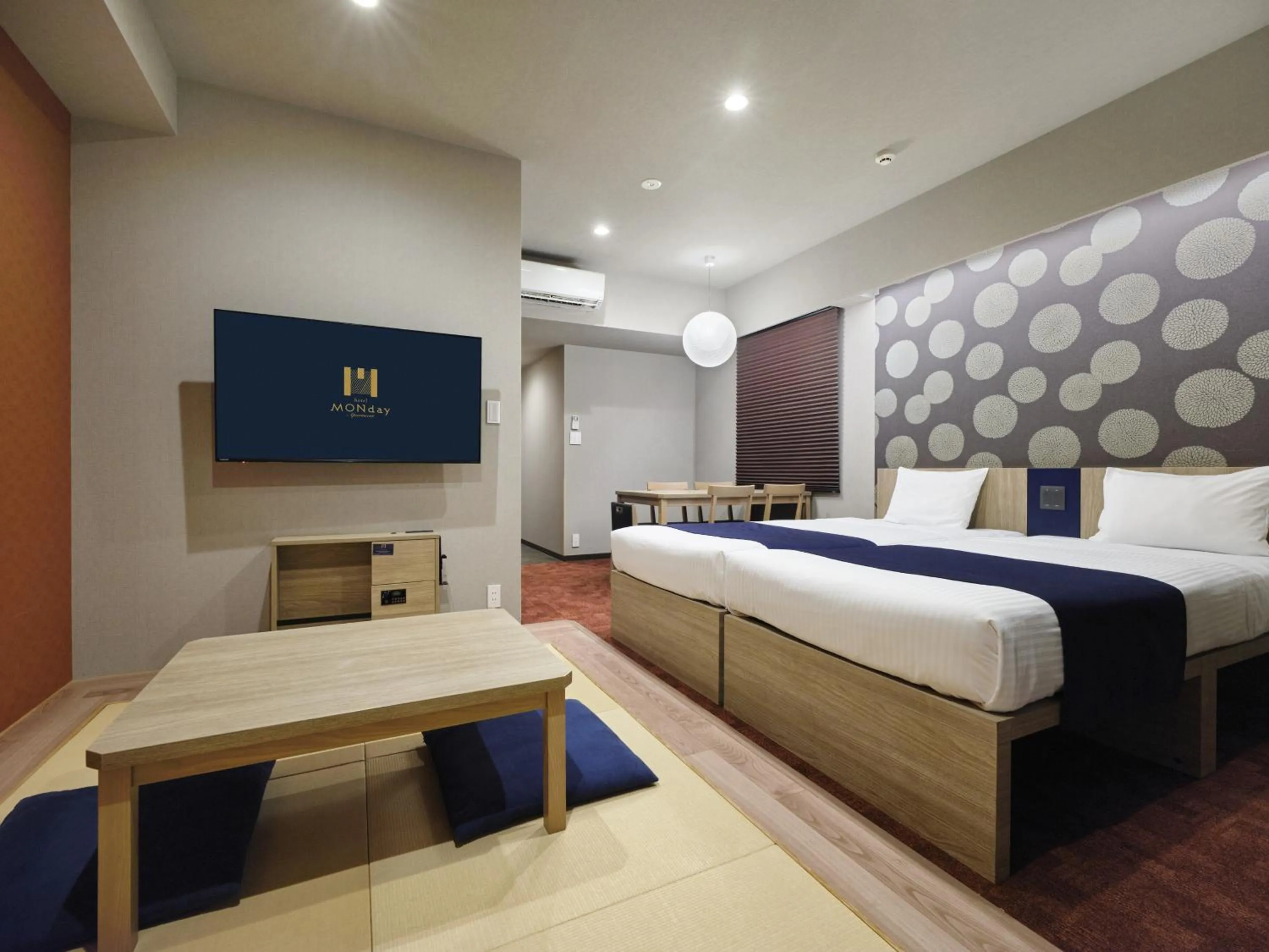 Bed in MONday Apart Premium 日本橋