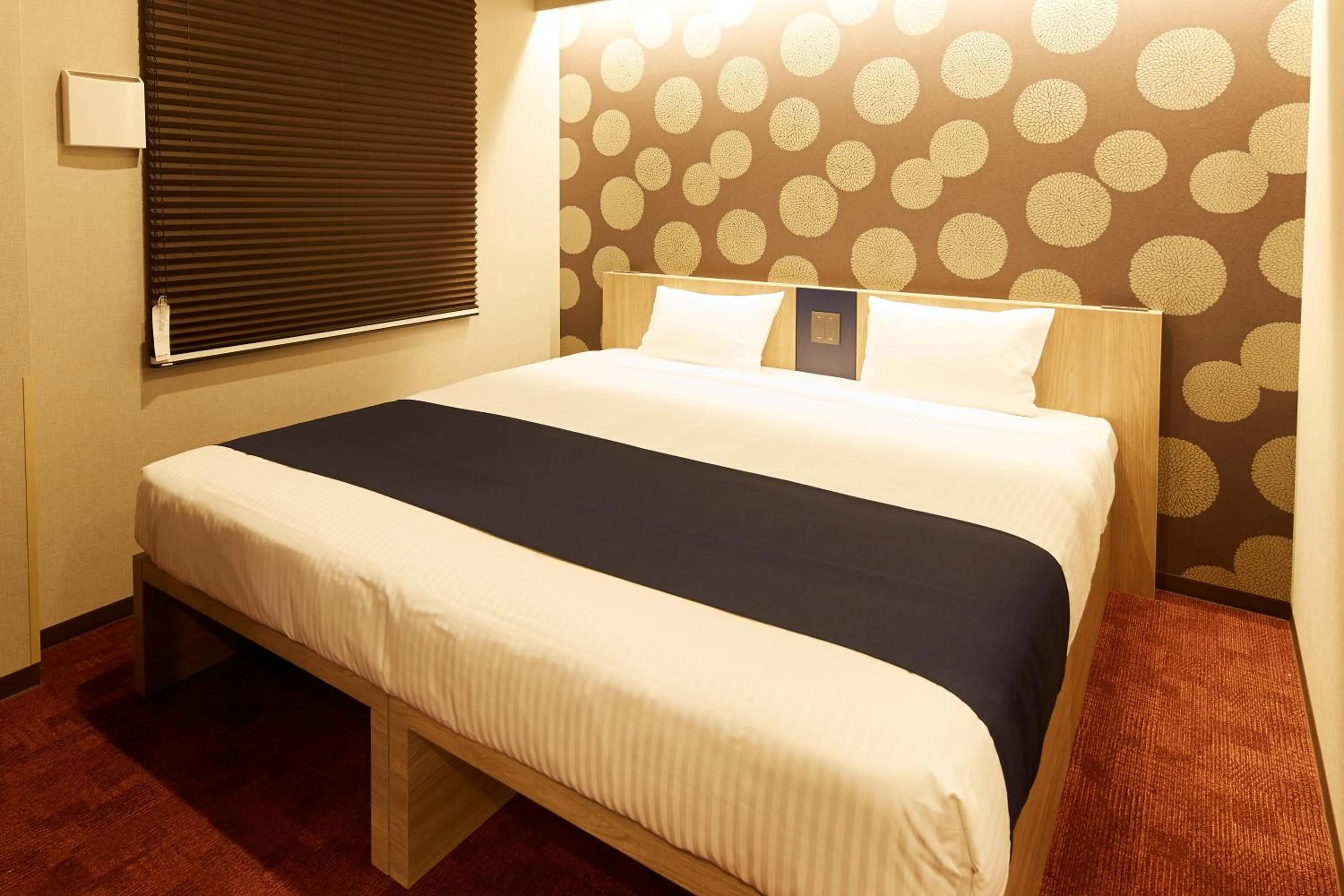 Bed in MONday Apart Premium 日本橋