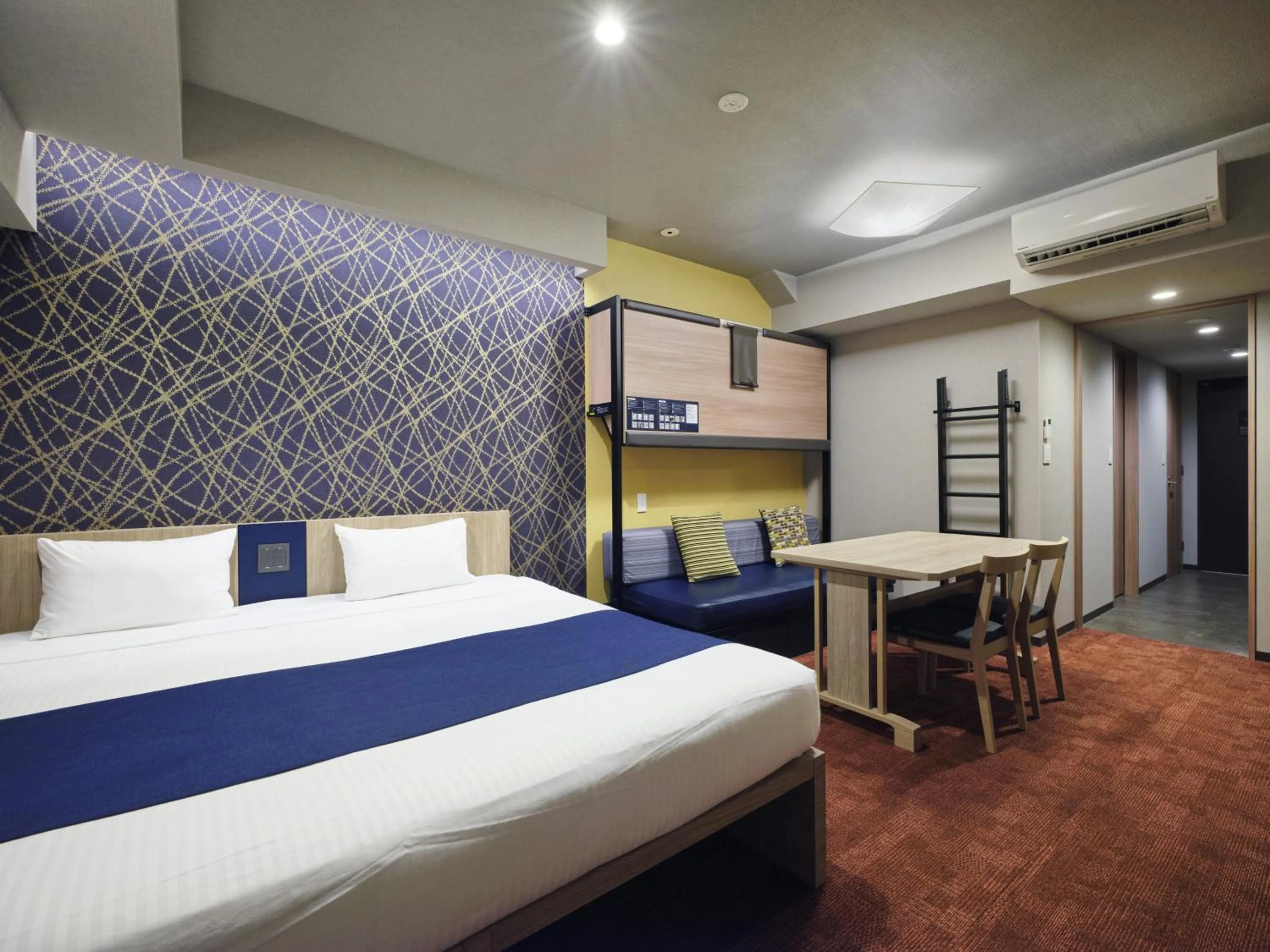 Bed in MONday Apart Premium 日本橋