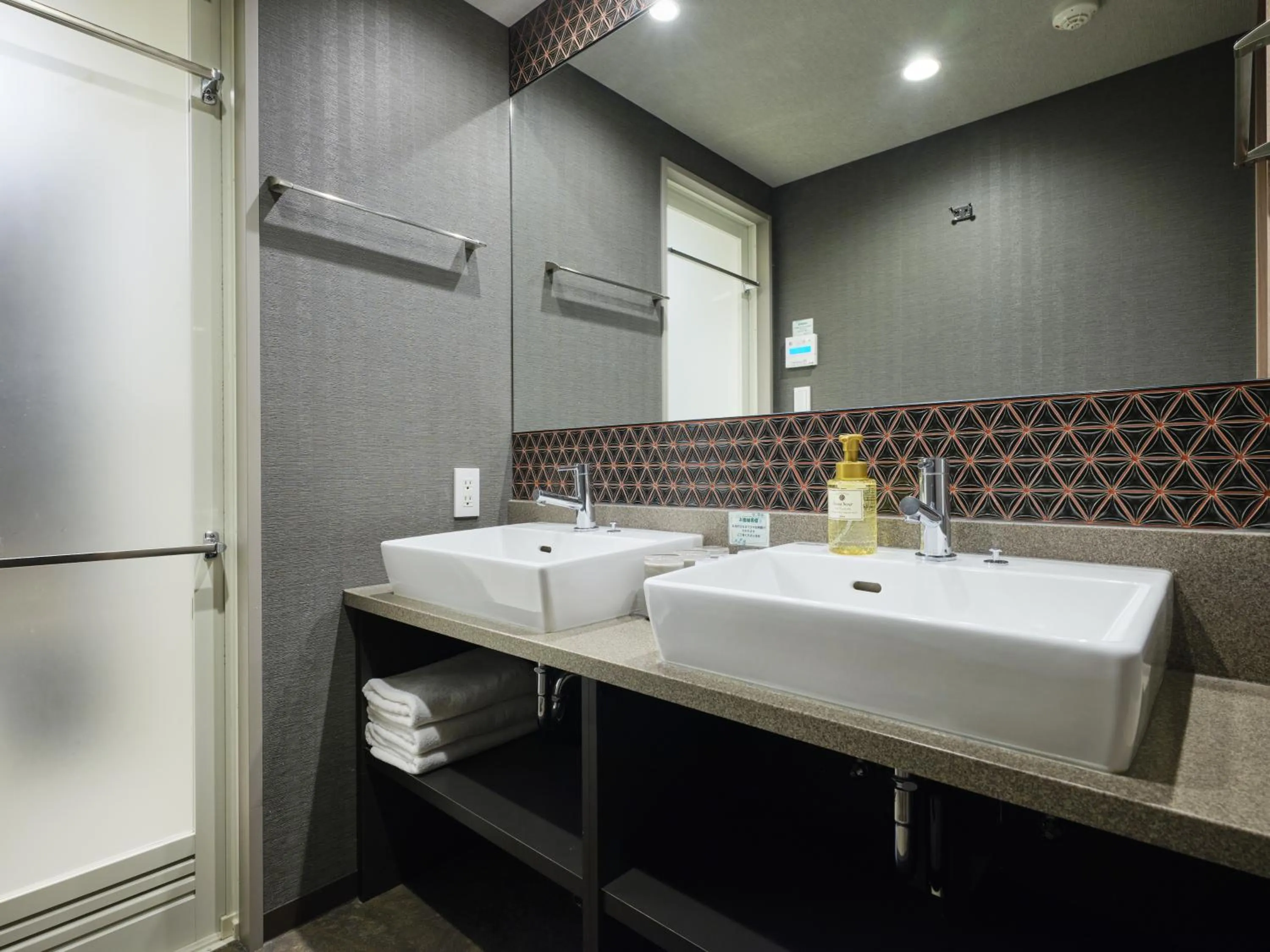 MONday Apart Premium 日本橋