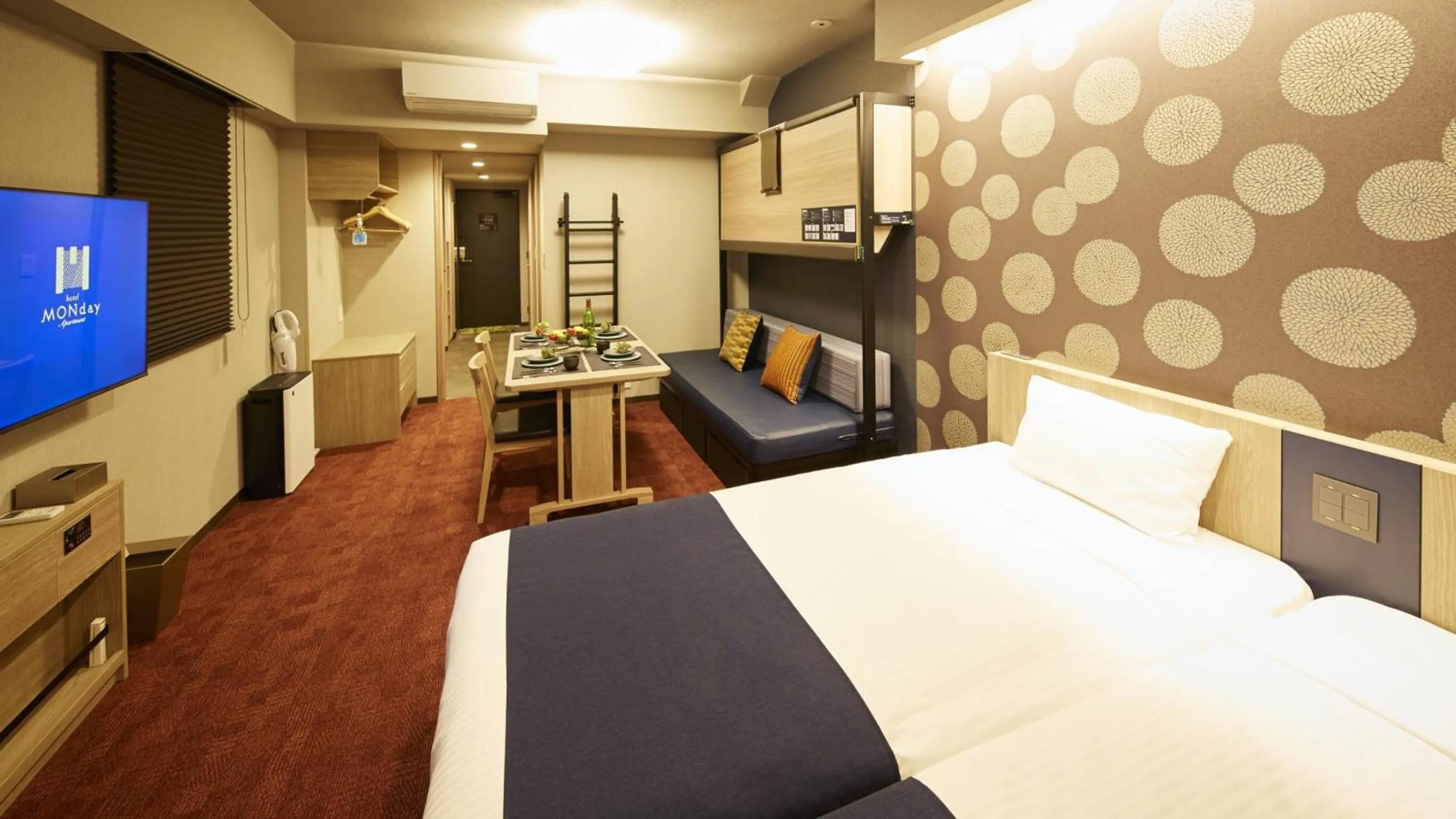 Bed in MONday Apart Premium 日本橋