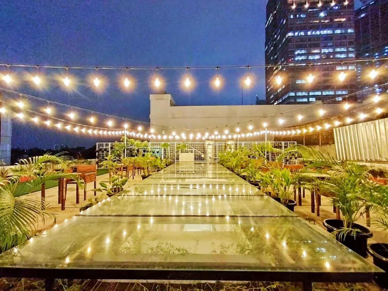 Restaurant/places to eat in Dafam Enkadeli Thamrin Jakarta Syariah