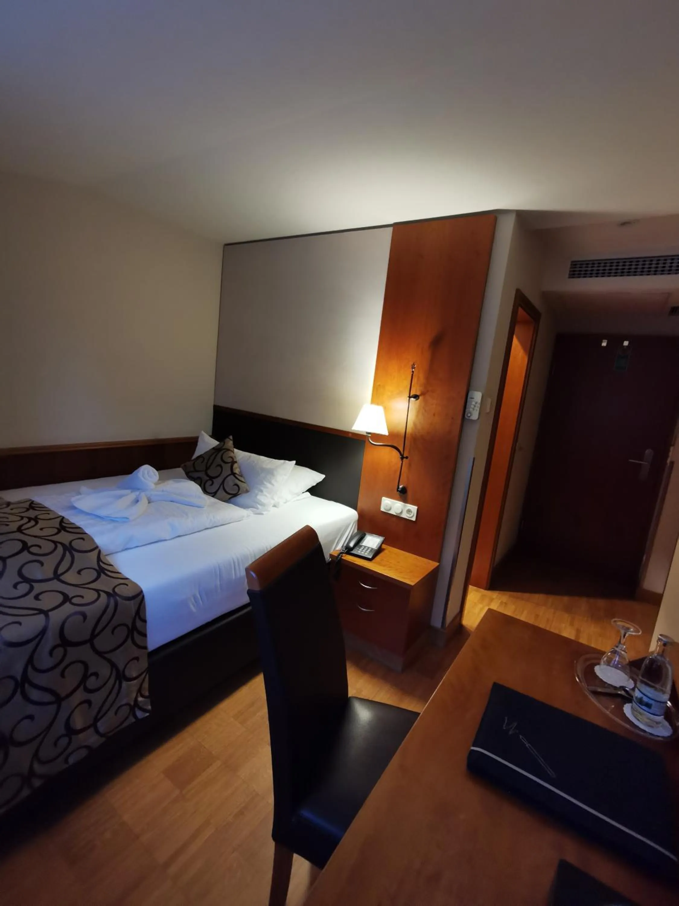 Photo of the whole room, Bed in Berghotel Eisenach