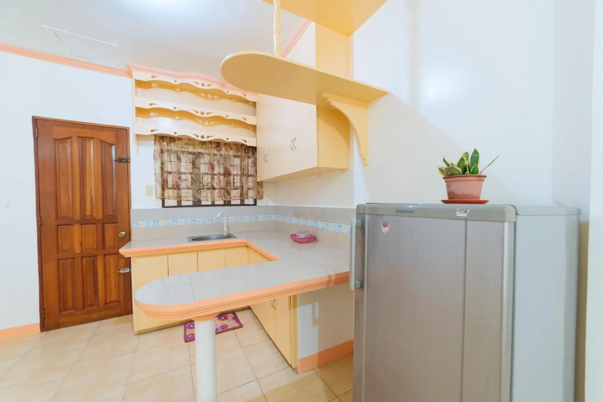 Kitchen or kitchenette in RedDoorz @ Q Abeto Street Mandurriao