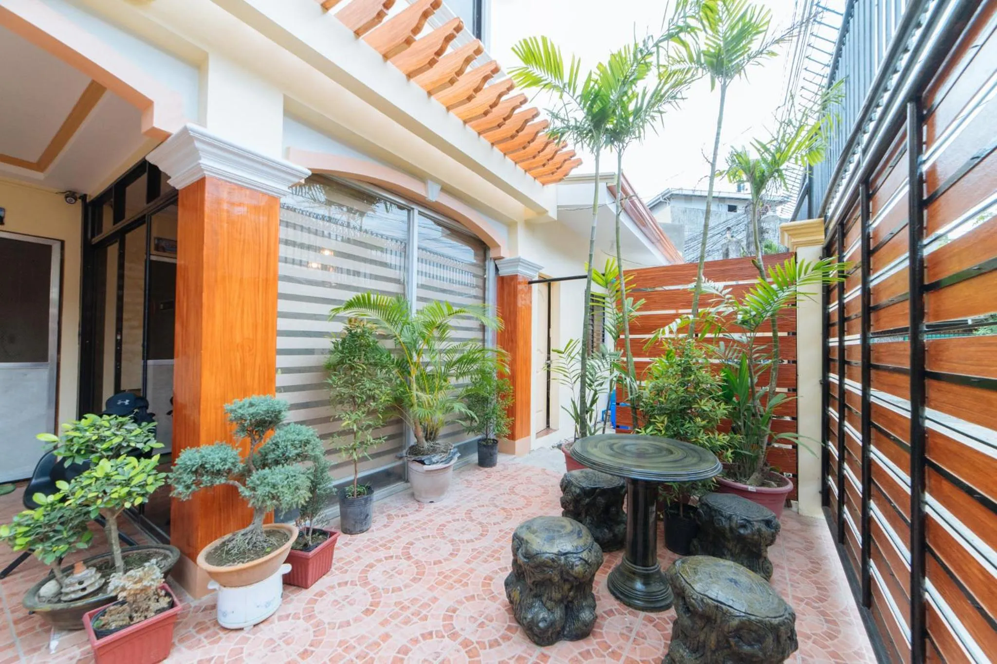 Facade/entrance in RedDoorz @ Q Abeto Street Mandurriao