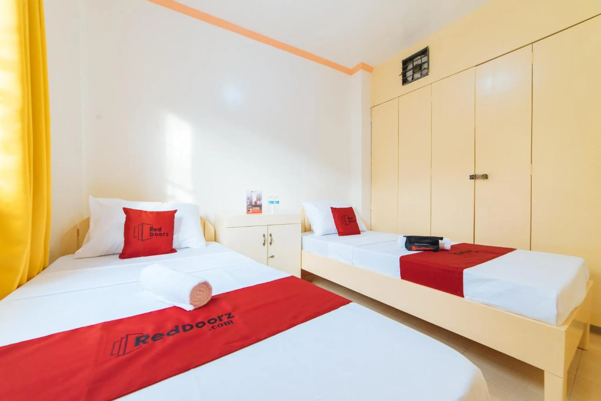 Bedroom, Bed in RedDoorz @ Q Abeto Street Mandurriao