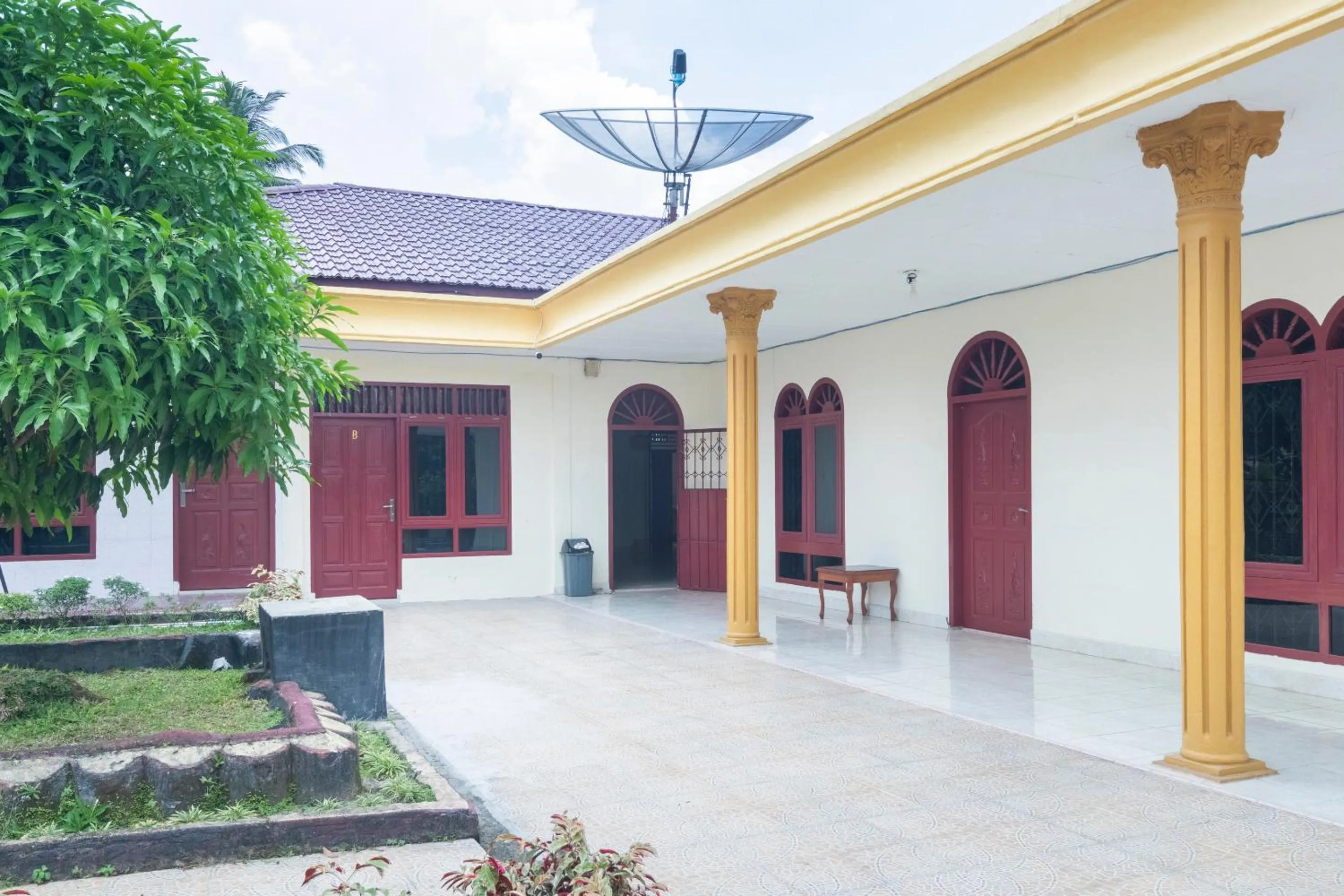 Area and facilities in RedDoorz at Samuel Homestay Pematangsiantar