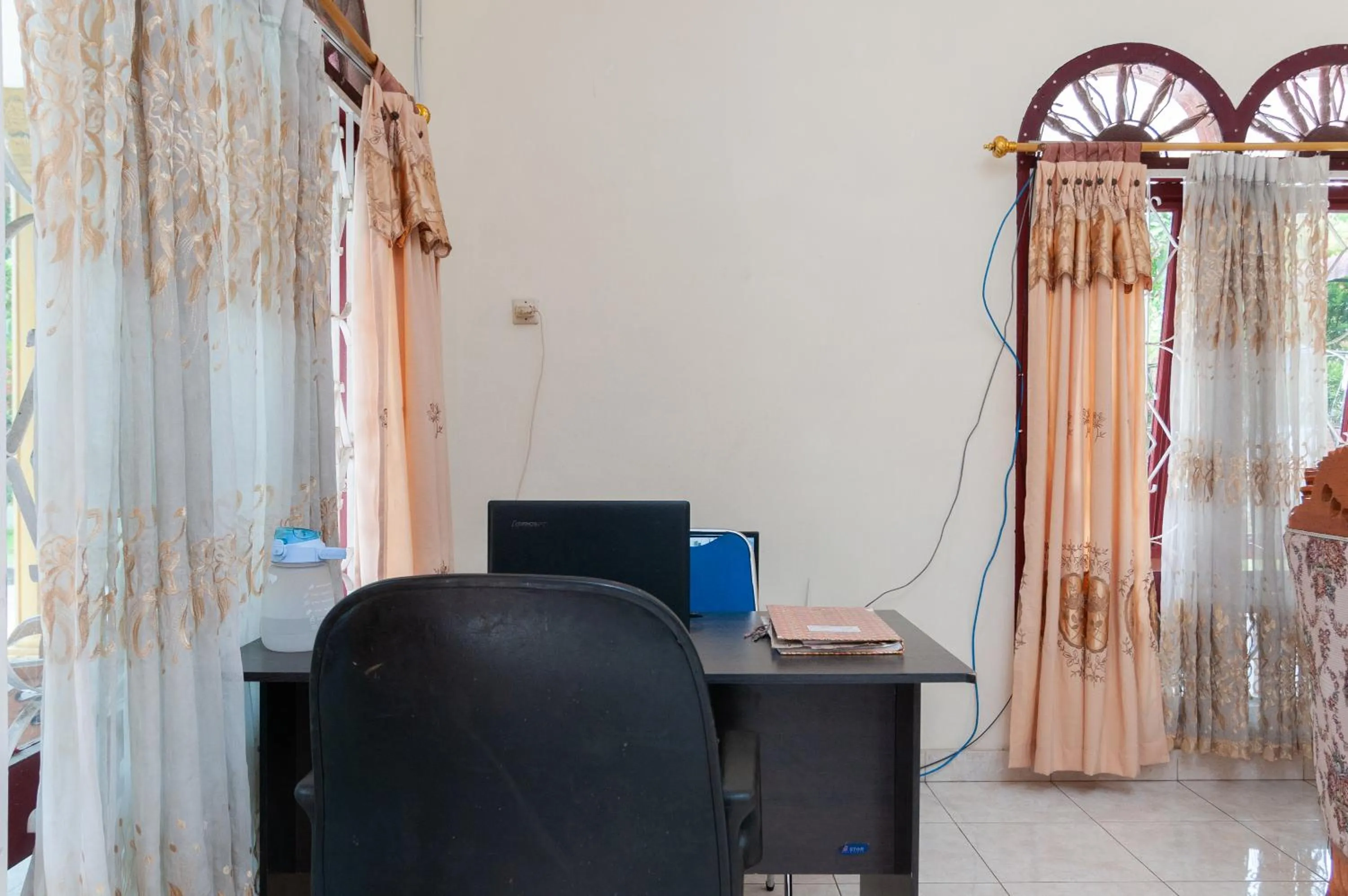 Lobby or reception in RedDoorz at Samuel Homestay Pematangsiantar