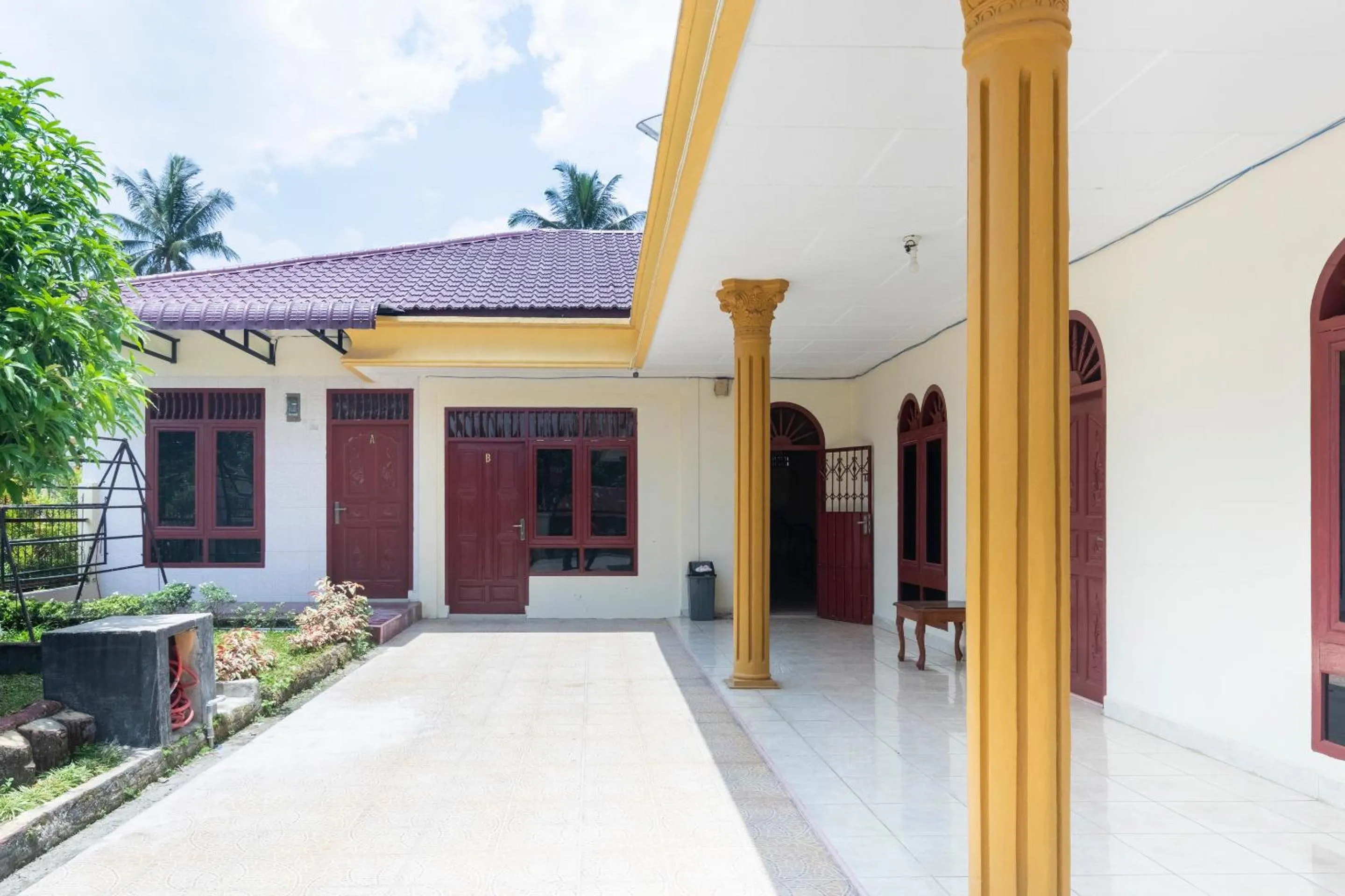 Area and facilities in RedDoorz at Samuel Homestay Pematangsiantar