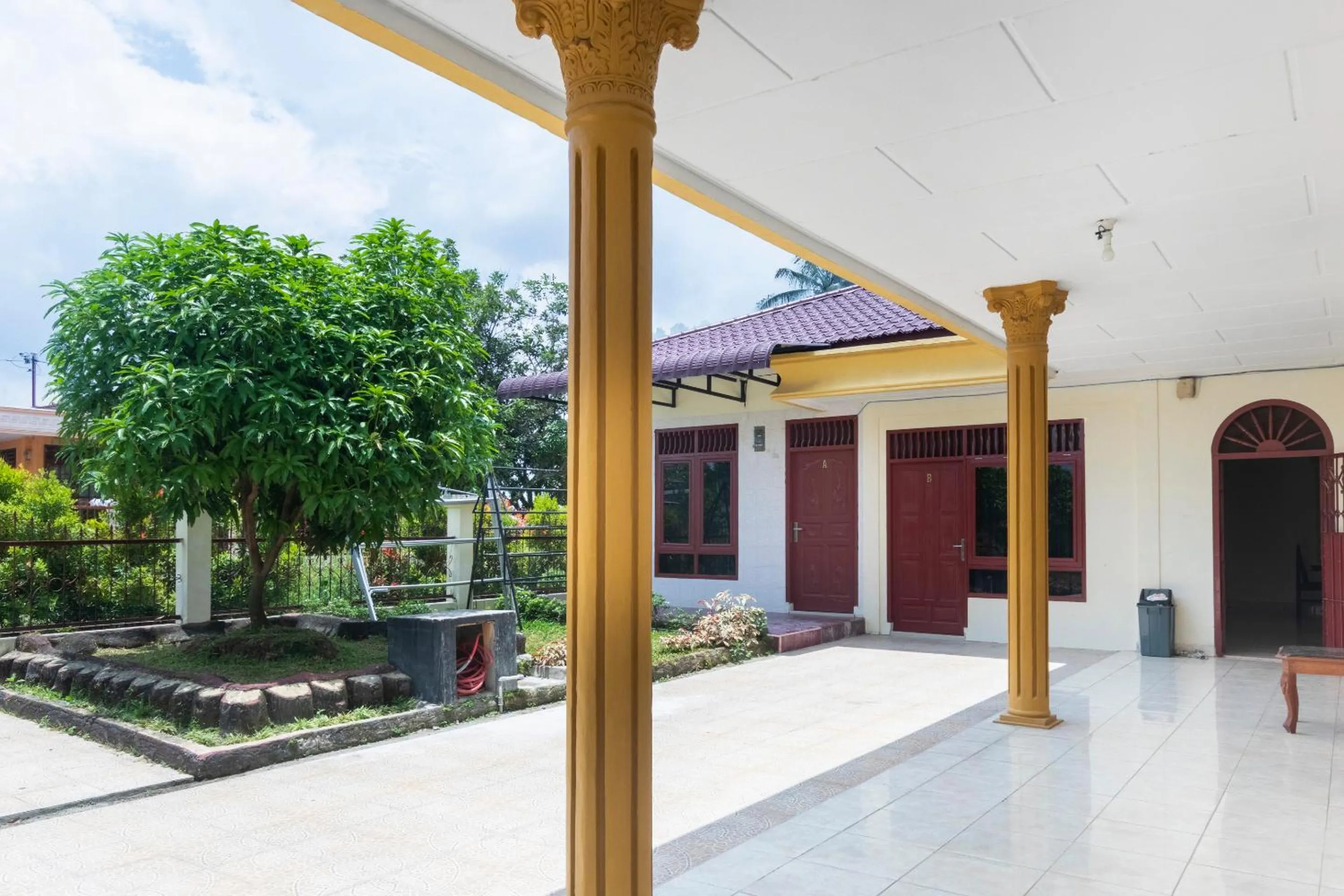 Area and facilities in RedDoorz at Samuel Homestay Pematangsiantar