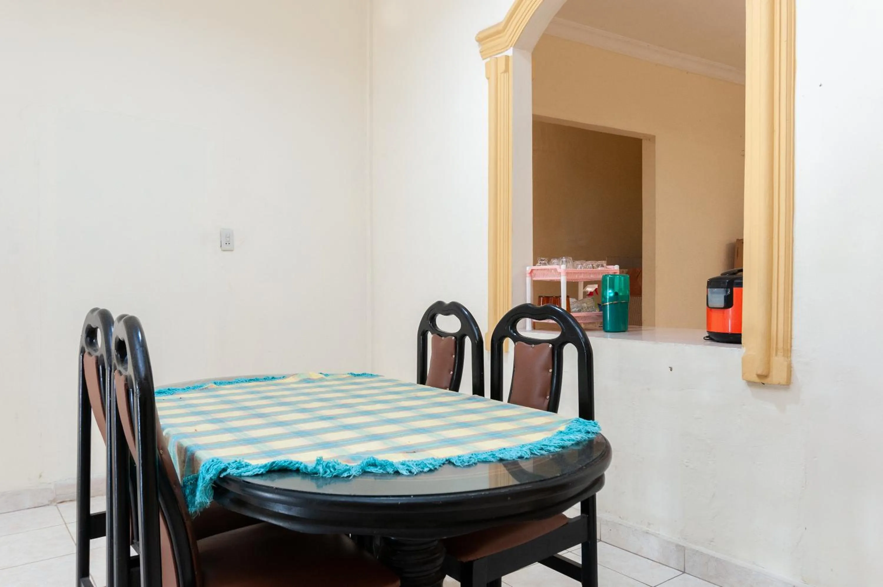 Seating area in RedDoorz at Samuel Homestay Pematangsiantar