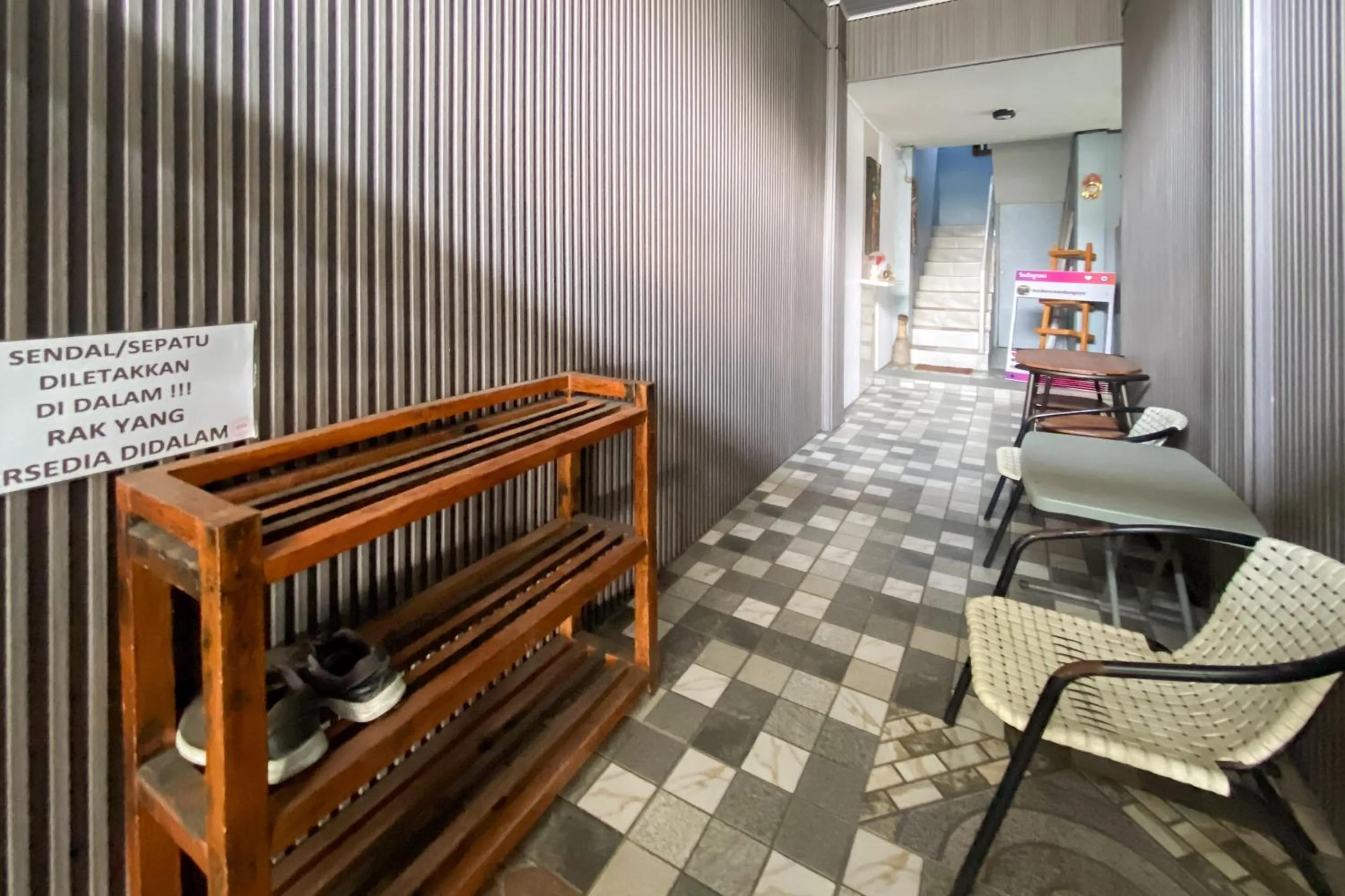 Seating area in Andung Residence Lampung RedPartner