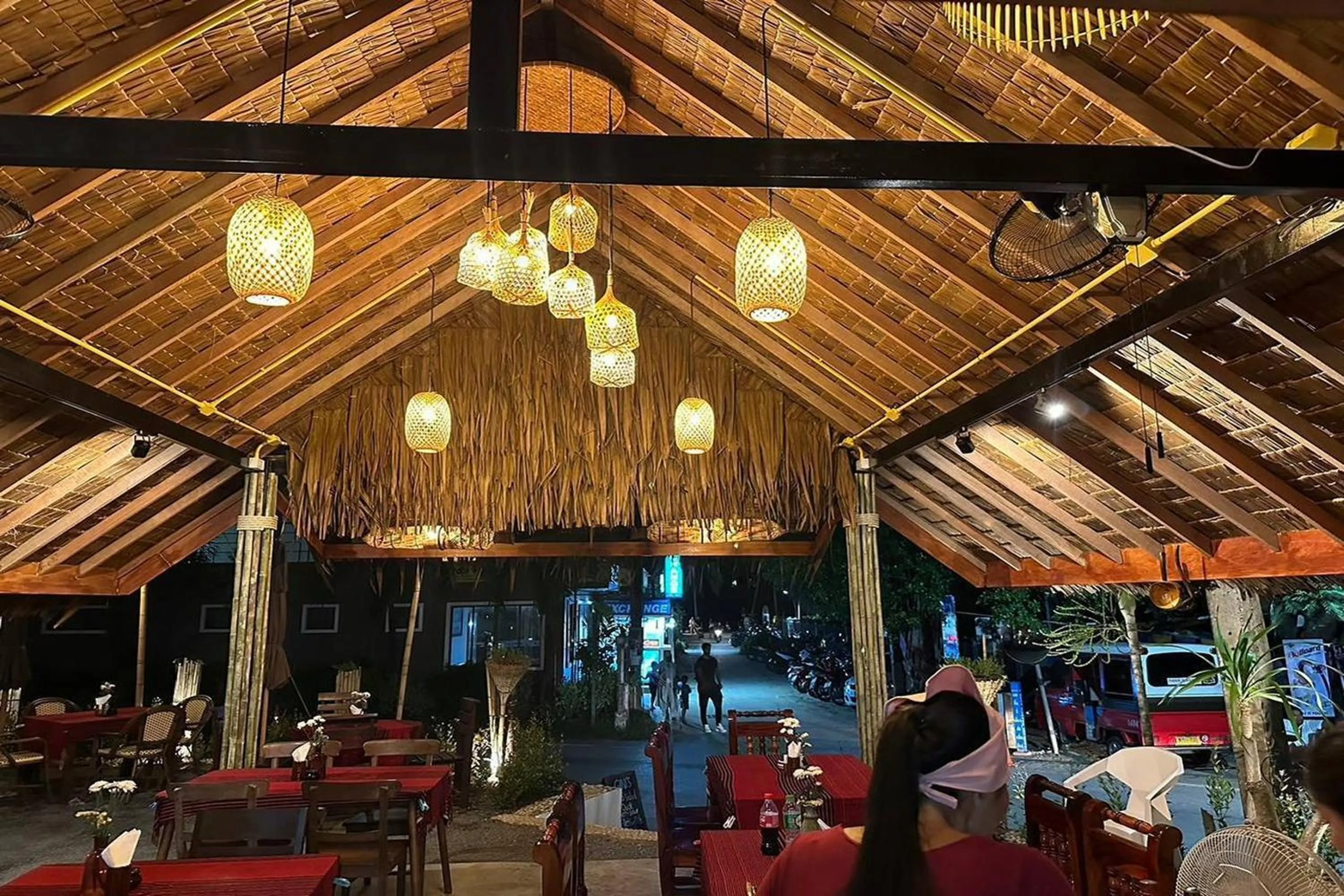 Restaurant/places to eat in Ginis Beach Resort