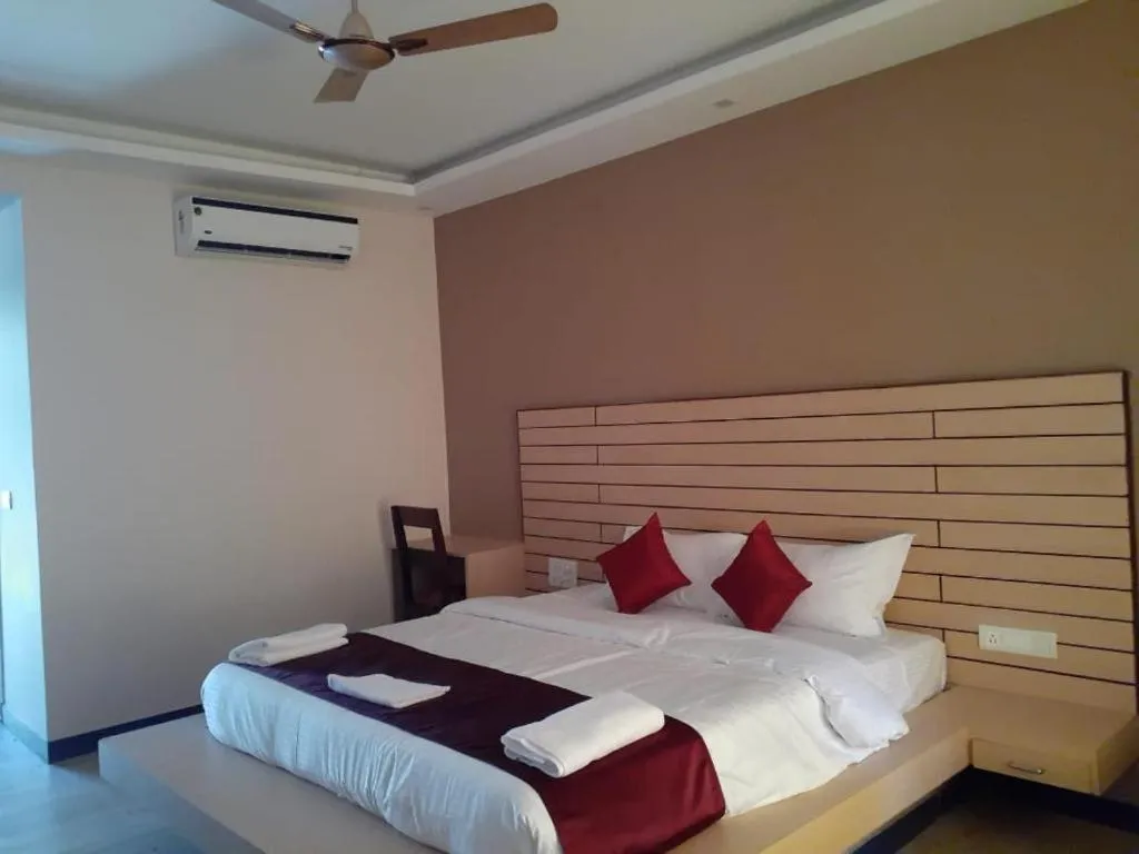 Bedroom, Bed in Golden Sands Resort, Morjim