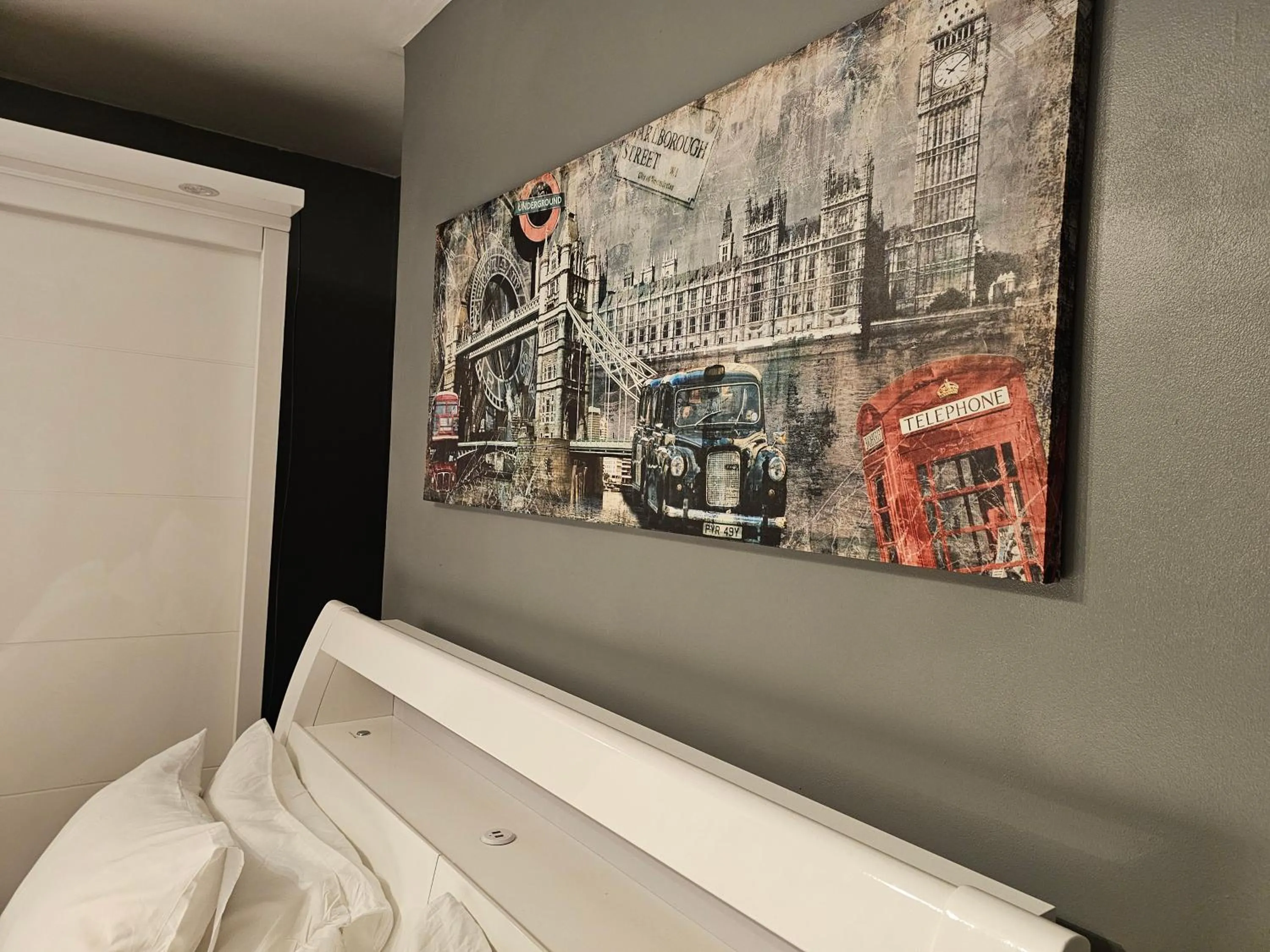 Decorative detail in Umbrella Properties London Woolwich