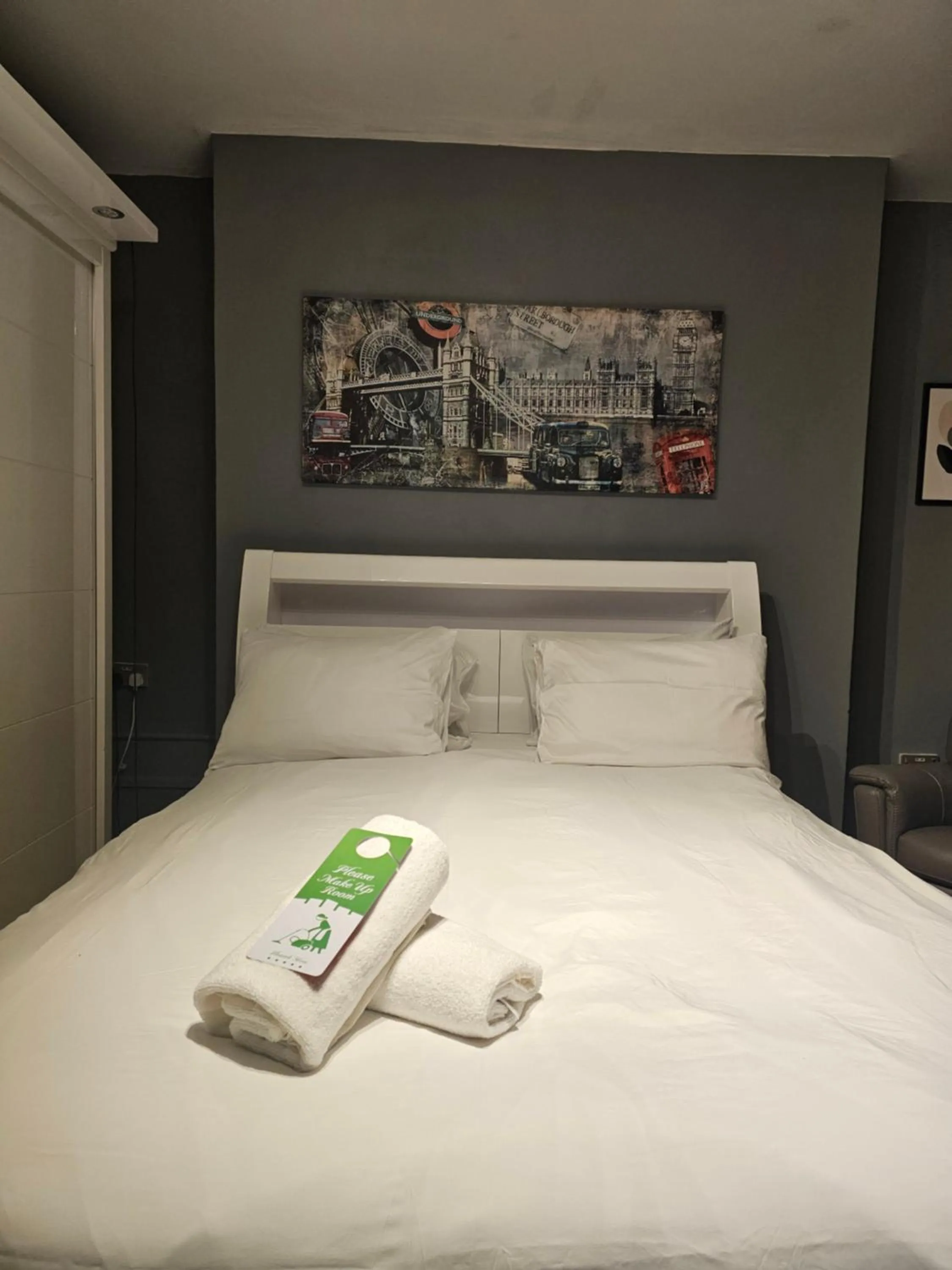 Bed in Umbrella Properties London Woolwich